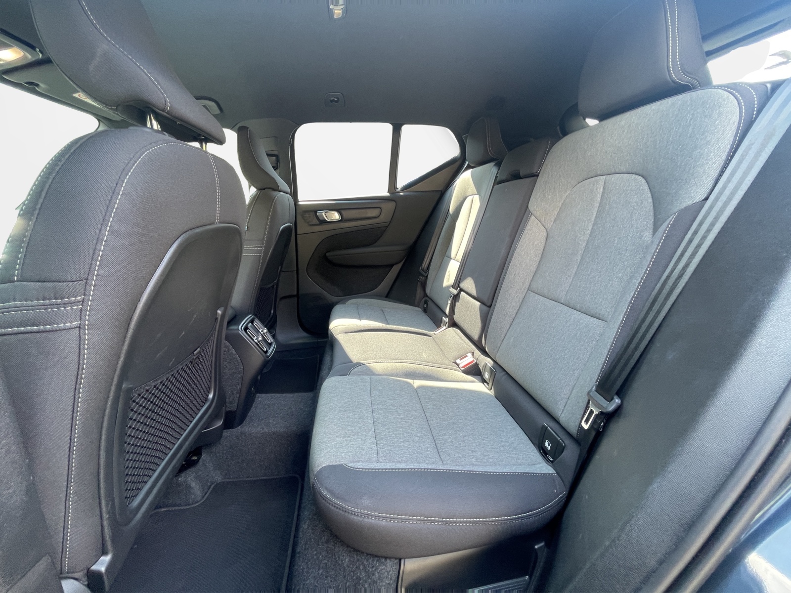 VOLVO XC40 2.0 B3 MH Plus Dark-image-13