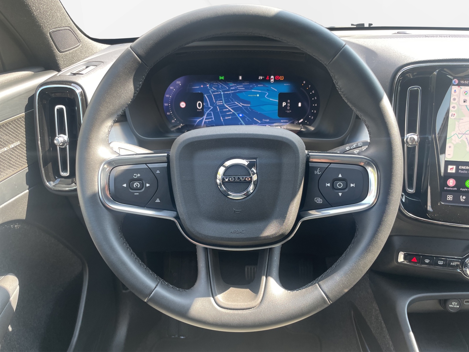 VOLVO XC40 2.0 B3 MH Plus Dark-image-11