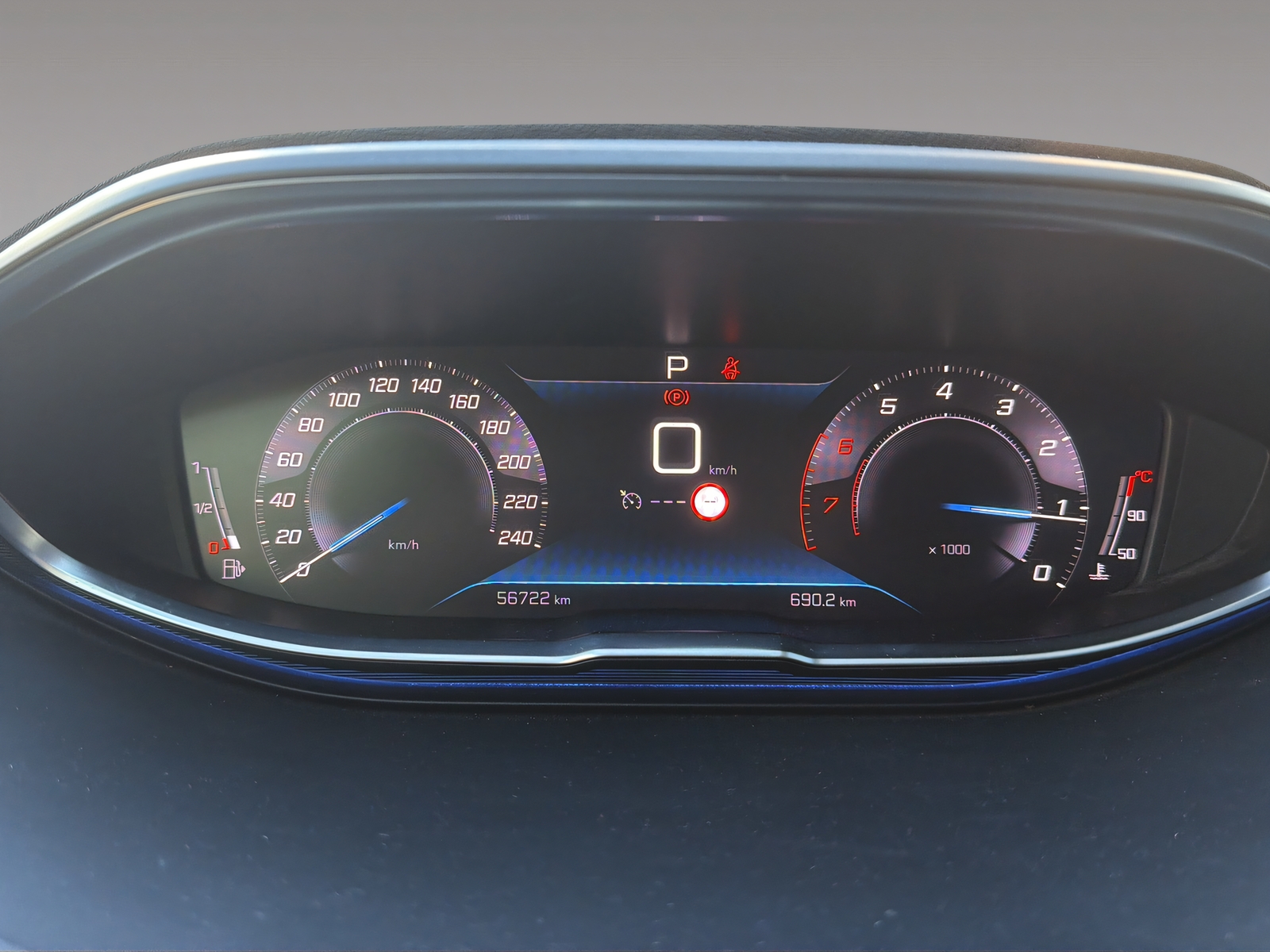 PEUGEOT 5008 1.2 PureTech Allure Pack-image-11