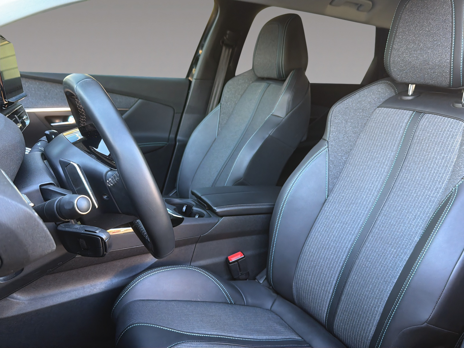 PEUGEOT 5008 1.2 PureTech Allure Pack-image-6