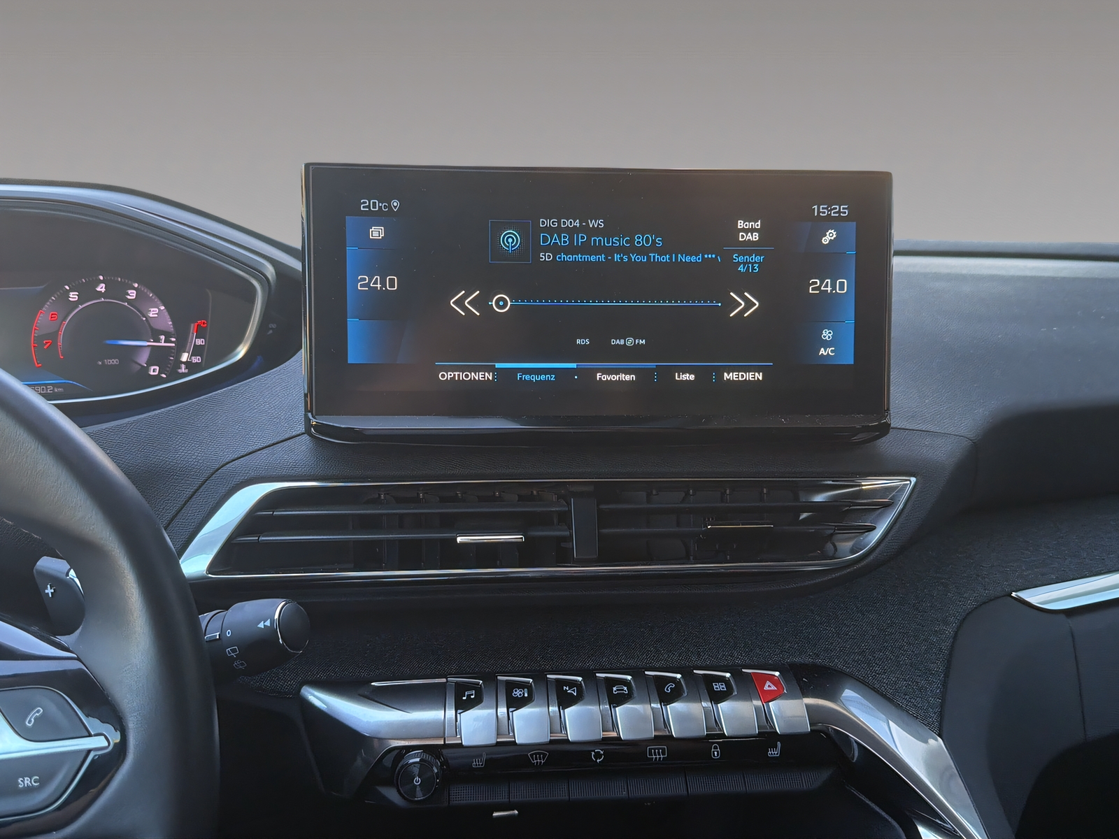 PEUGEOT 5008 1.2 PureTech Allure Pack-image-17