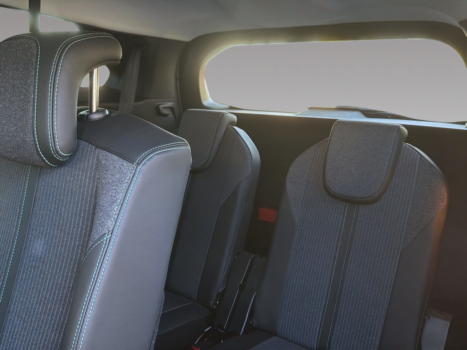 PEUGEOT 5008 1.2 PureTech Allure Pack-image-9