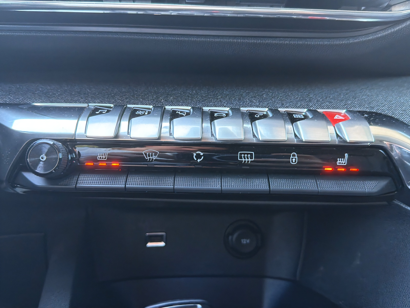 PEUGEOT 5008 1.2 PureTech Allure Pack-image-18