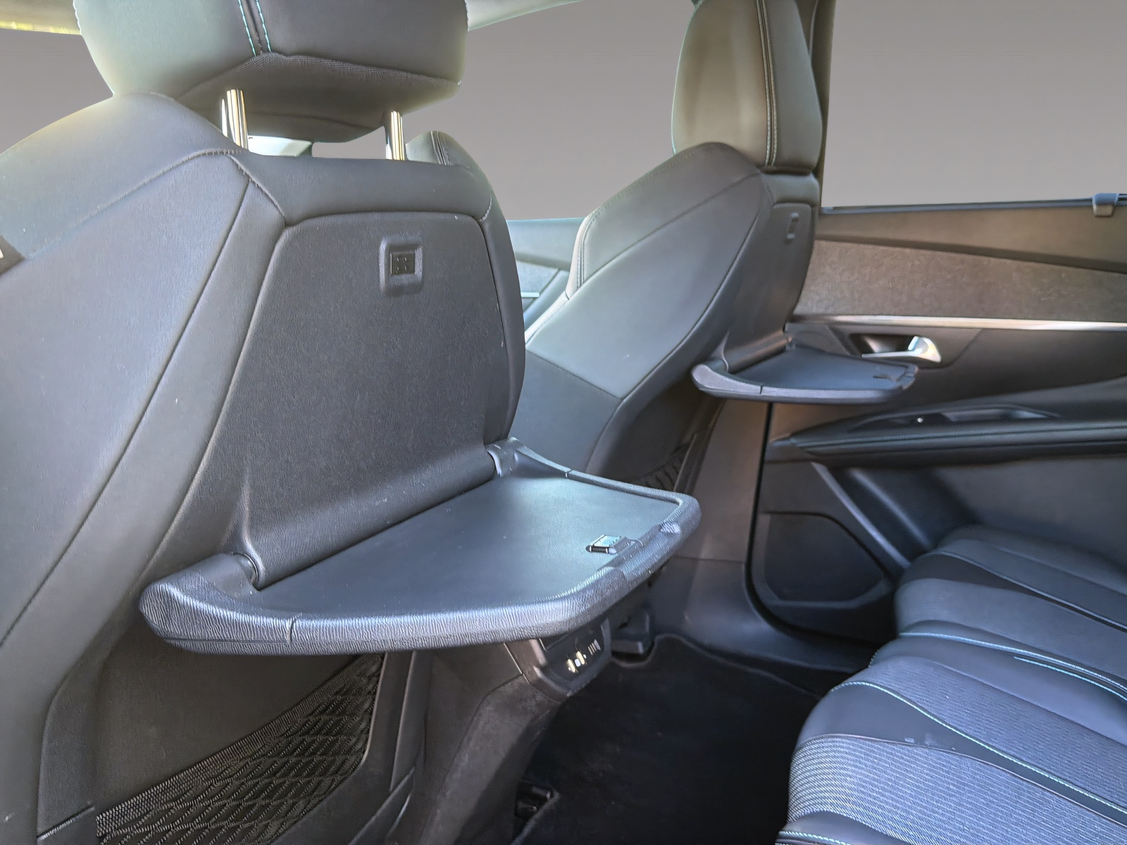 PEUGEOT 5008 1.2 PureTech Allure Pack-image-8