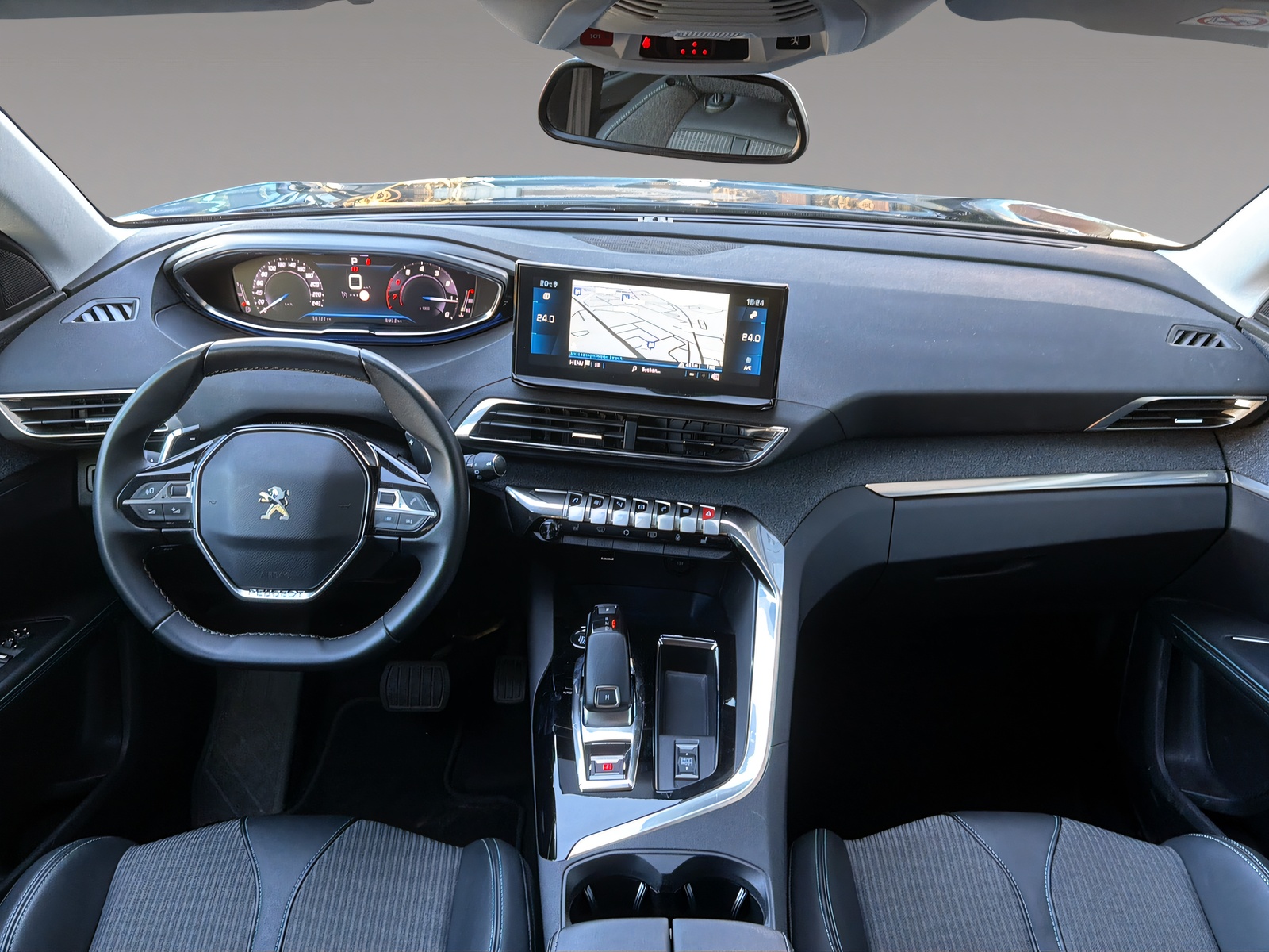 PEUGEOT 5008 1.2 PureTech Allure Pack-image-10