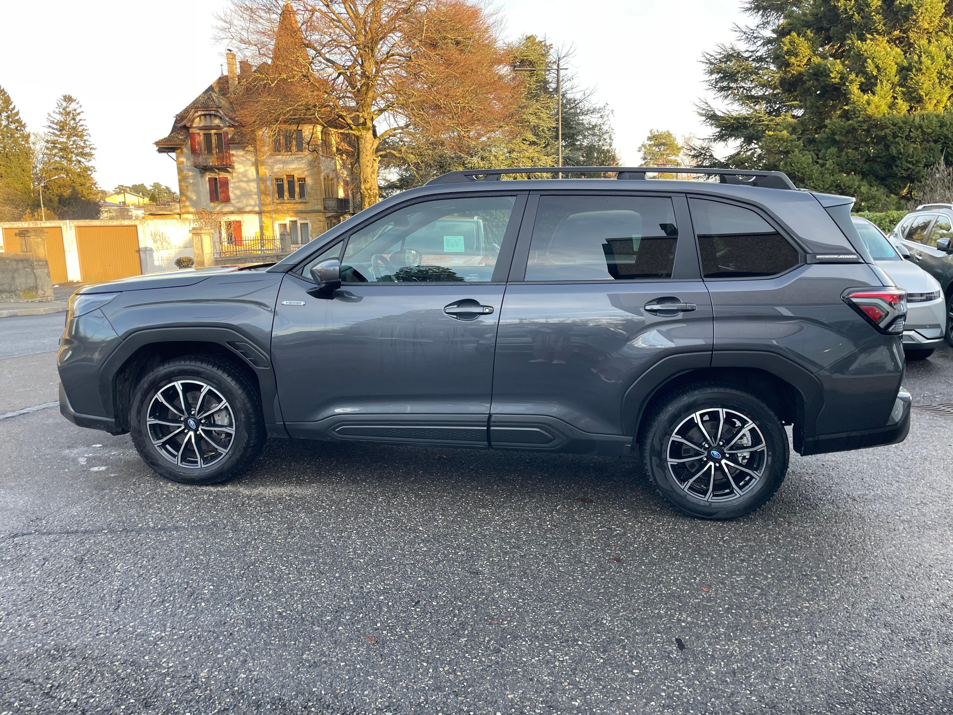 SUBARU Forester Station 2.0i e-Boxer Swiss Plus-image-3