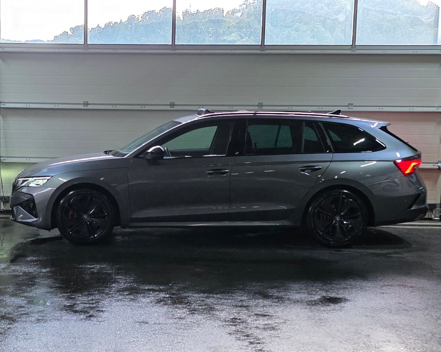 SKODA Octavia Combi 2.0 TSI DSG RS-image-1