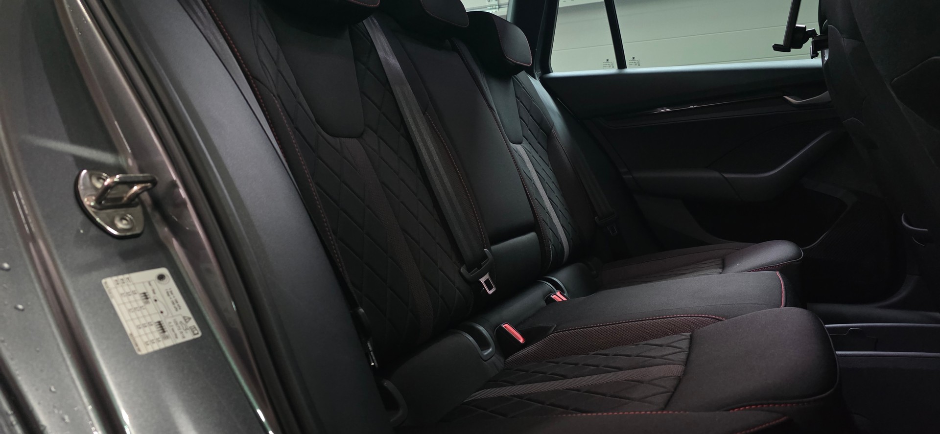 SKODA Octavia Combi 2.0 TSI DSG RS-image-27