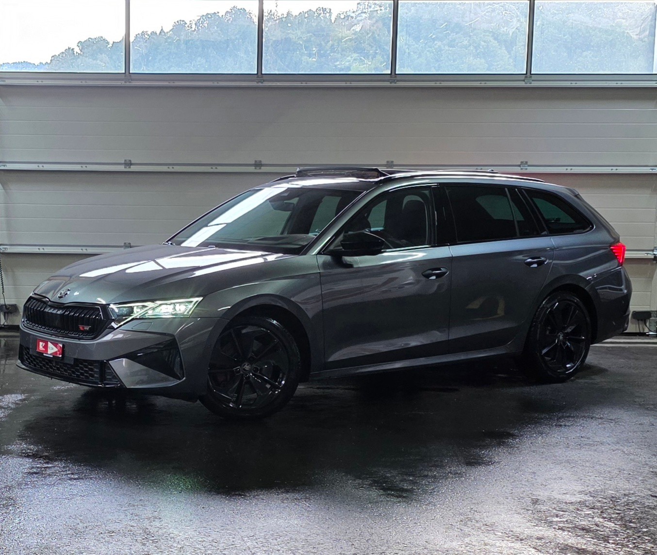 SKODA Octavia Combi 2.0 TSI DSG RS-image-0