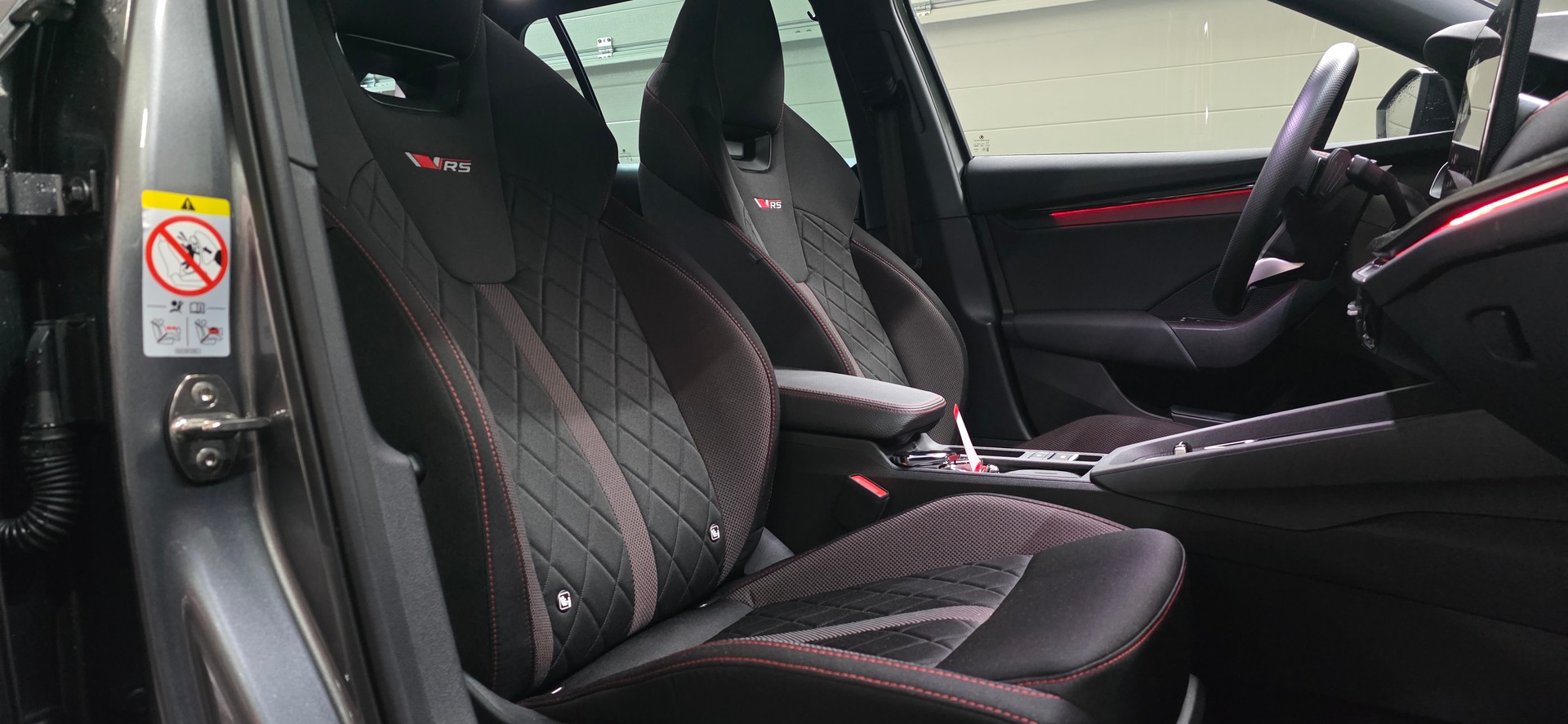SKODA Octavia Combi 2.0 TSI DSG RS-image-26