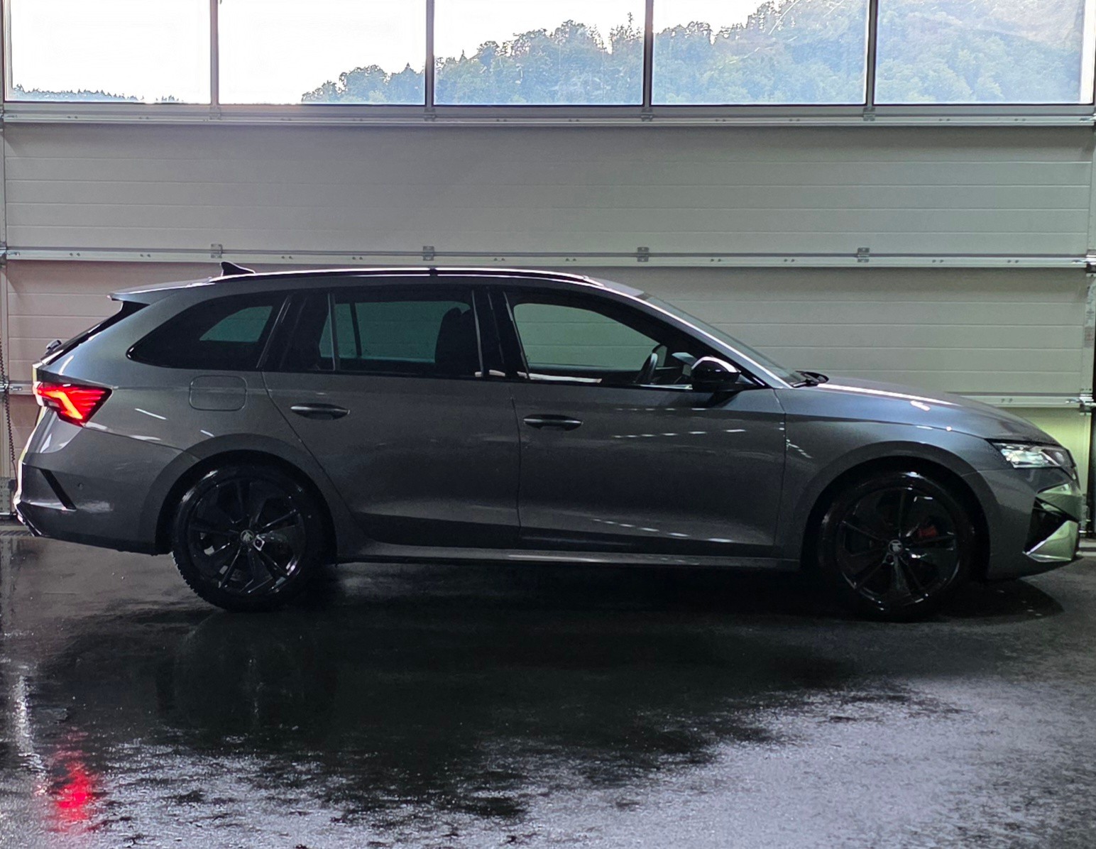 SKODA Octavia Combi 2.0 TSI DSG RS-image-5