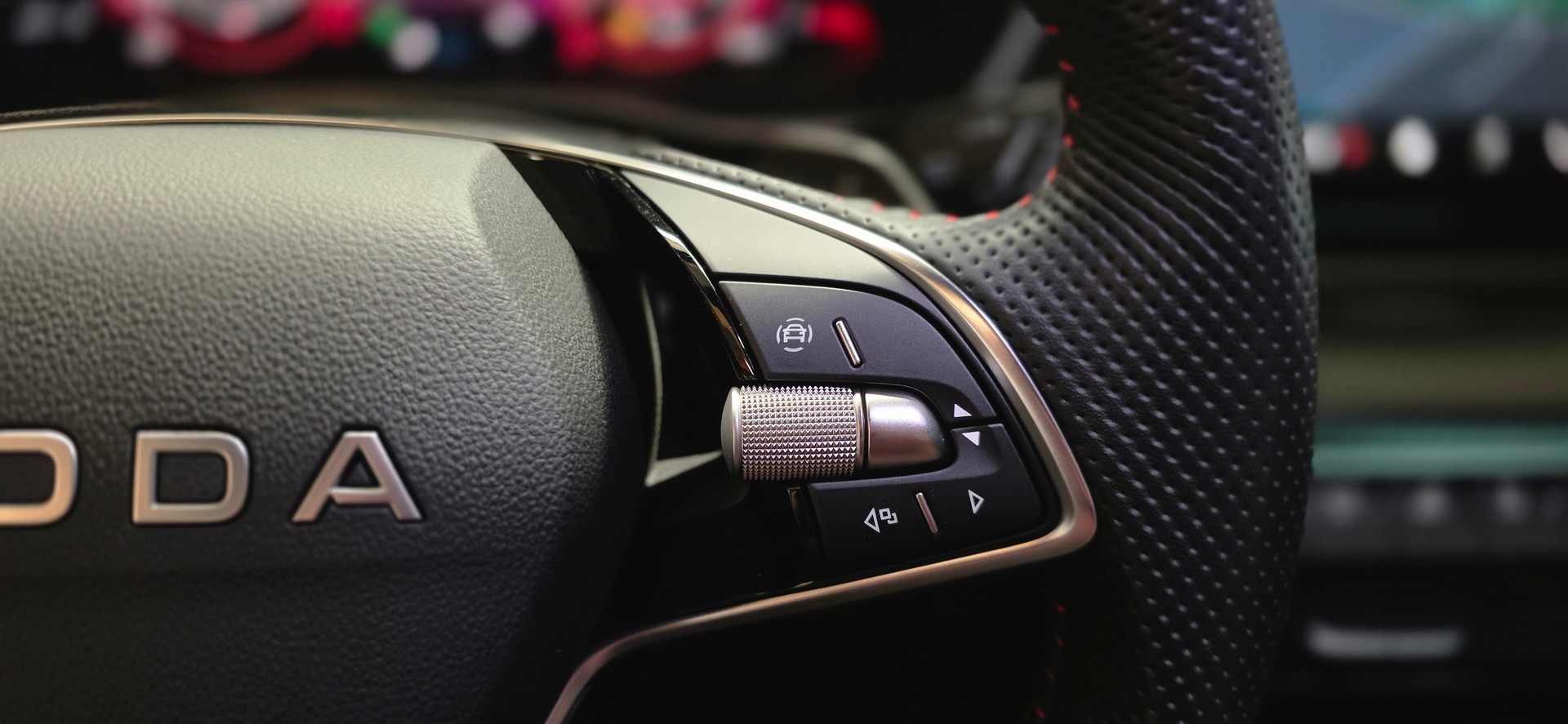 SKODA Octavia Combi 2.0 TSI DSG RS-image-22