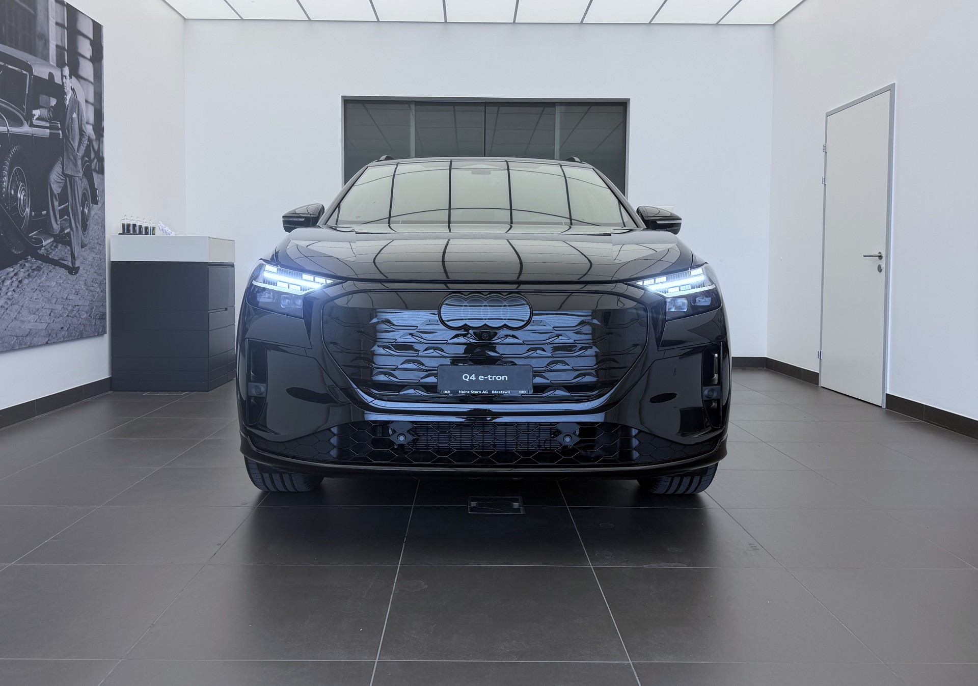 AUDI Q4 e-tron SUV quattro performance Swiss Ski-image-1