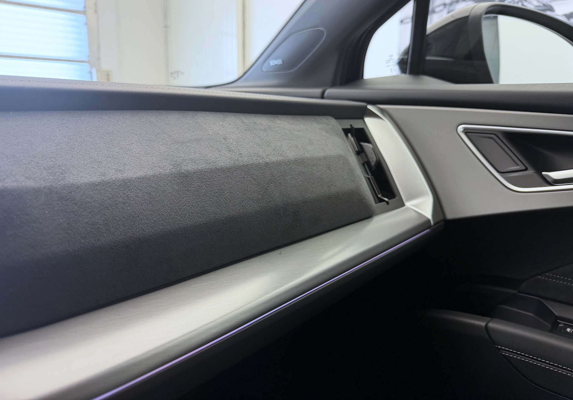 AUDI Q4 e-tron SUV quattro performance Swiss Ski-image-18