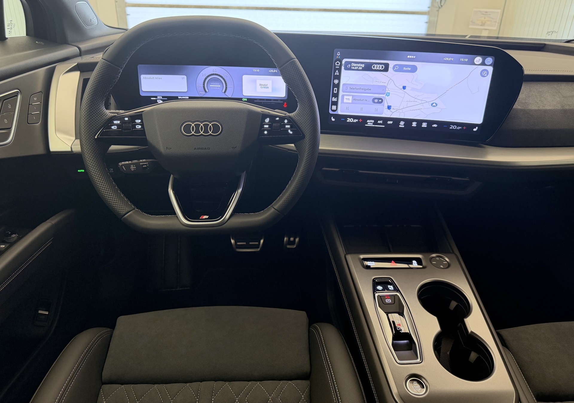 AUDI Q4 e-tron SUV quattro performance Swiss Ski-image-8