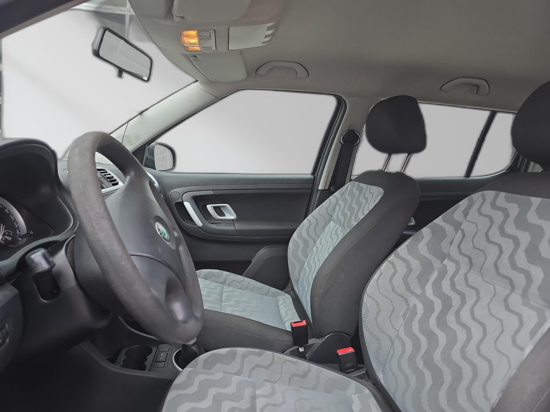 SKODA Fabia 1.2 Entry-image-9