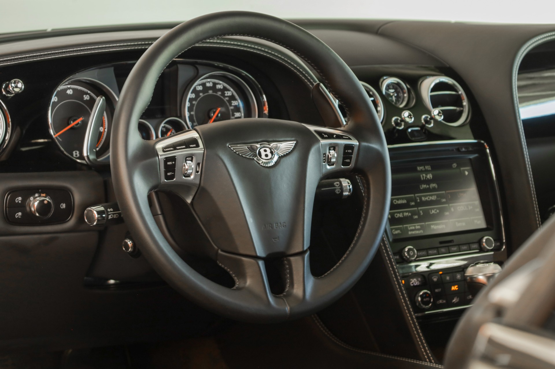 BENTLEY Continental GTC 4.0 V8 * ACC *-image-7