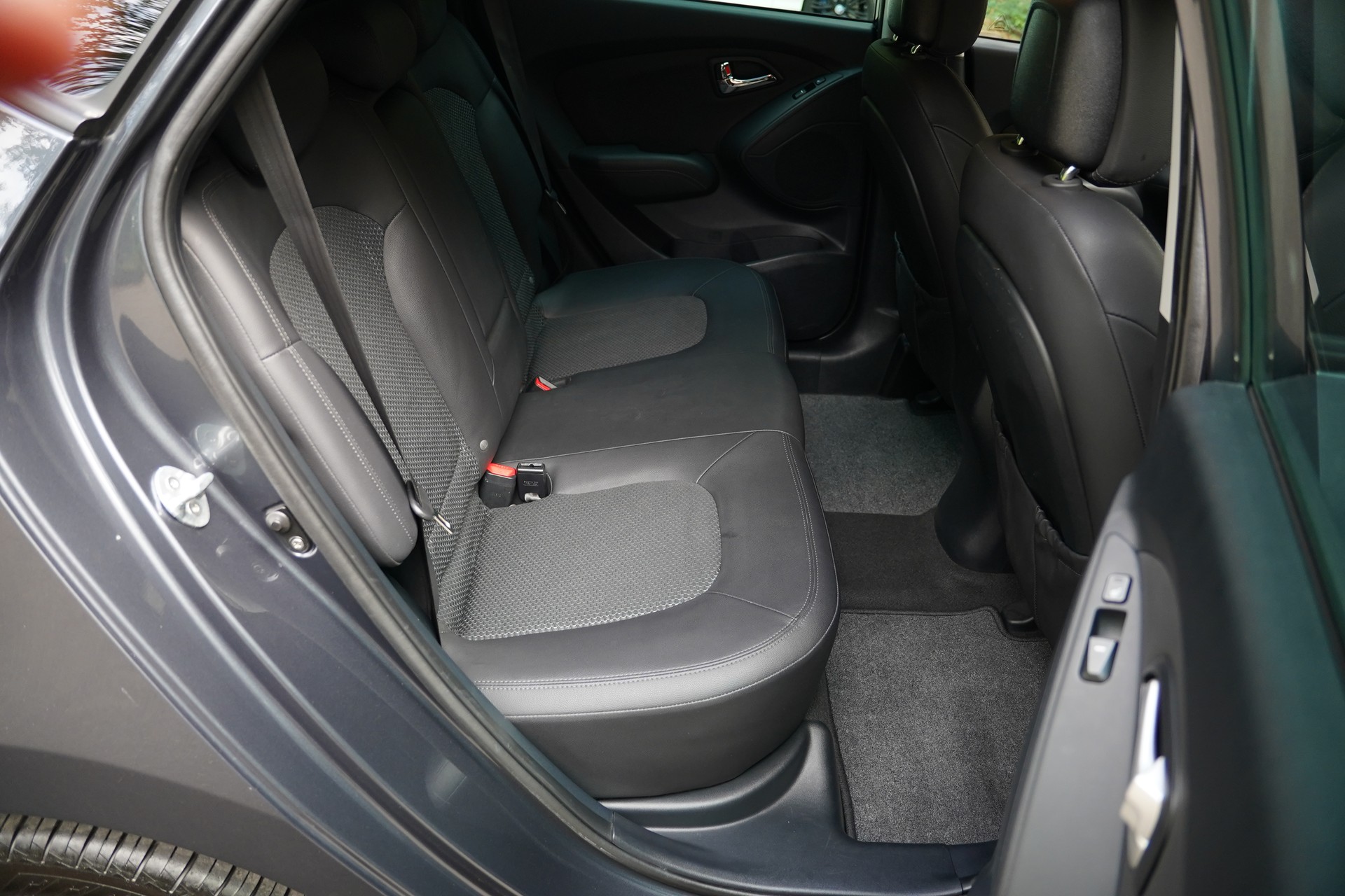 HYUNDAI iX 35 2.0 Style 4WD Automatic-image-18