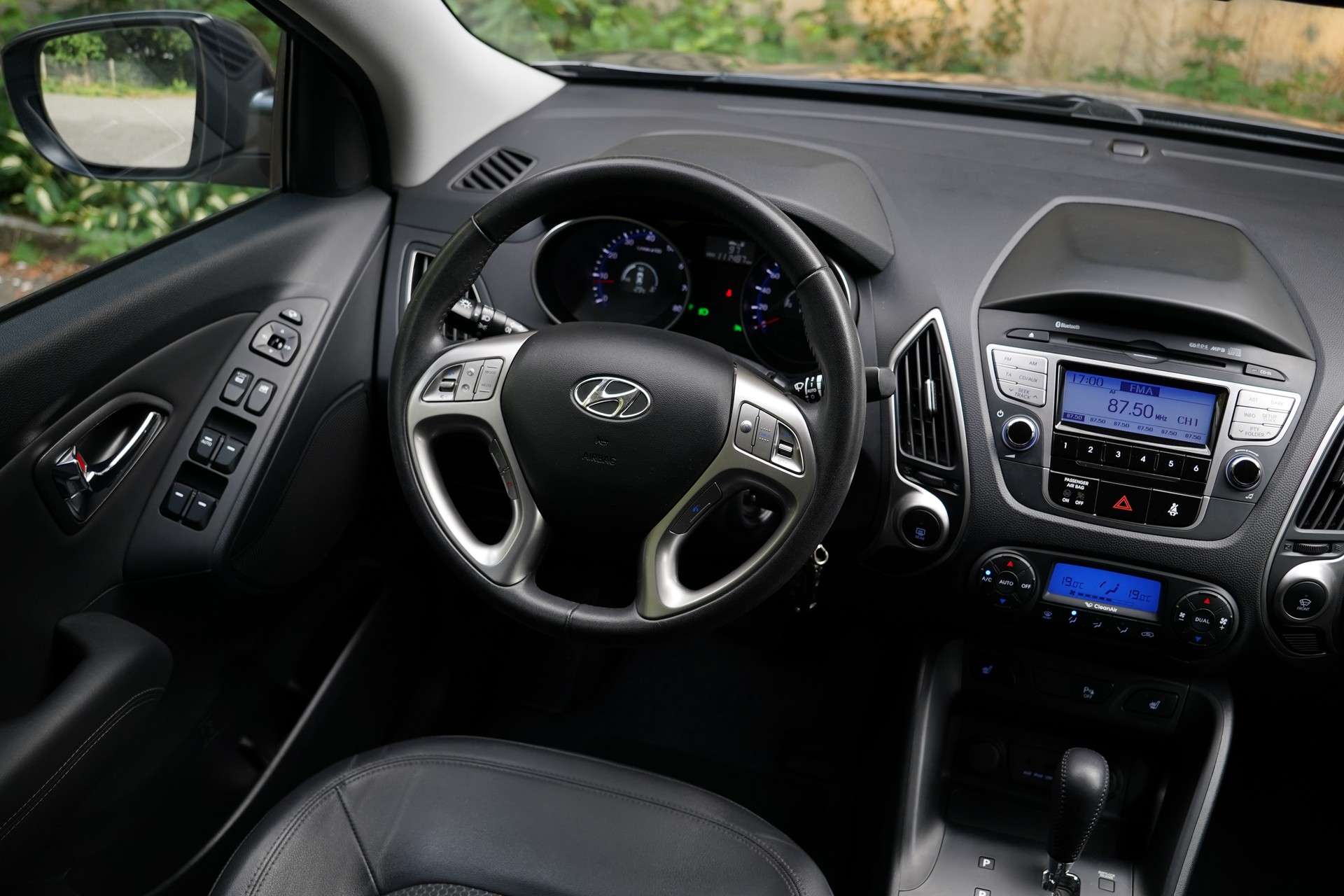 HYUNDAI iX 35 2.0 Style 4WD Automatic-image-19