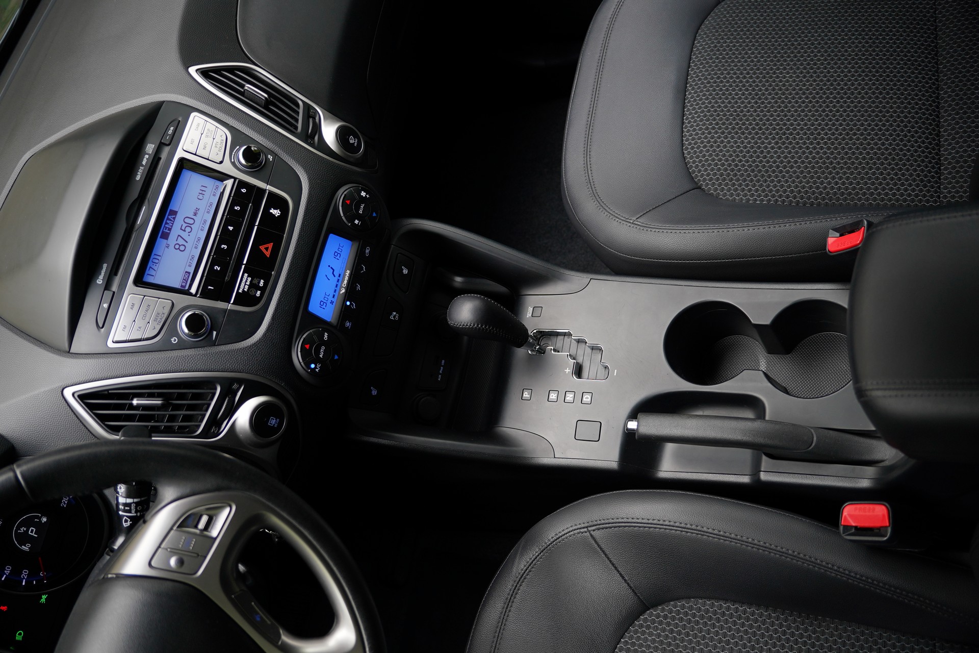 HYUNDAI iX 35 2.0 Style 4WD Automatic-image-22