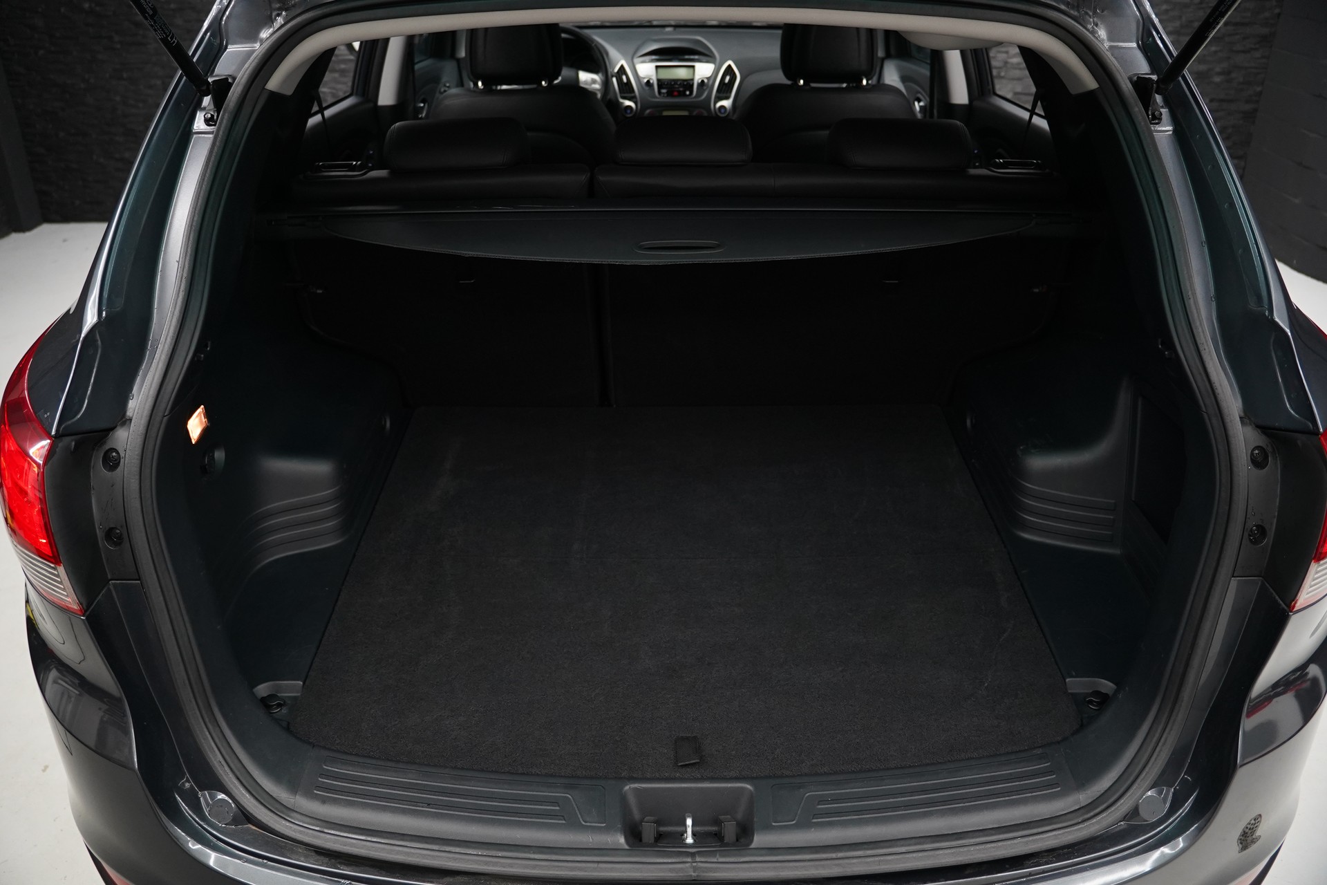 HYUNDAI iX 35 2.0 Style 4WD Automatic-image-31