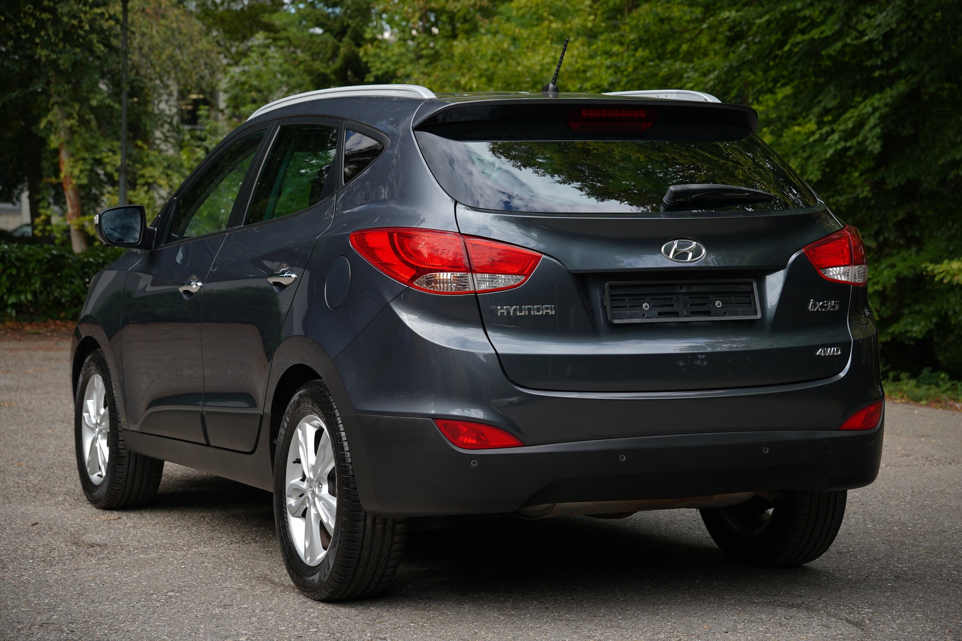 HYUNDAI iX 35 2.0 Style 4WD Automatic-image-4