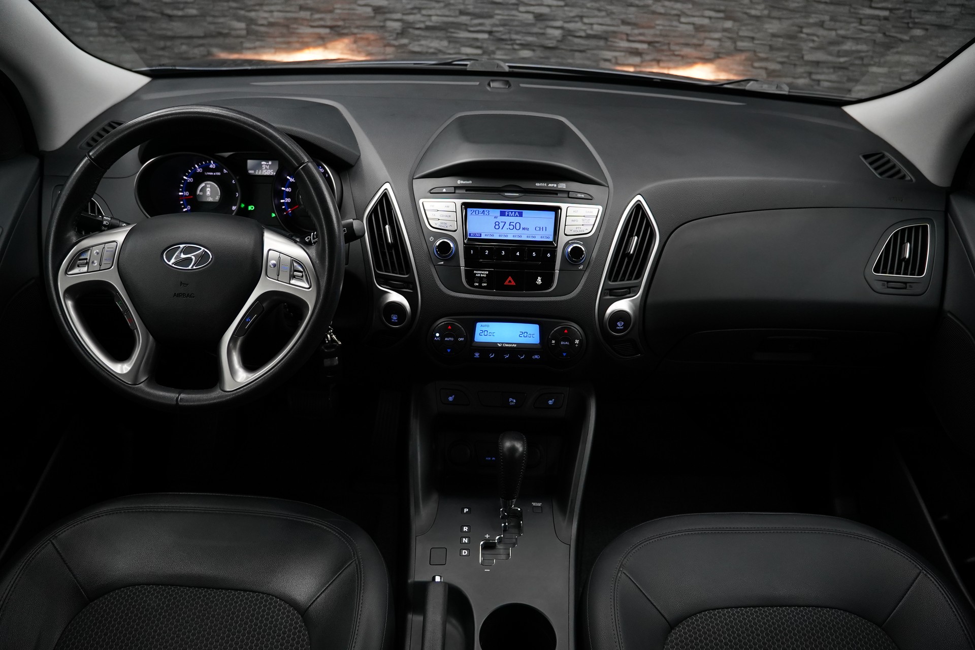 HYUNDAI iX 35 2.0 Style 4WD Automatic-image-16