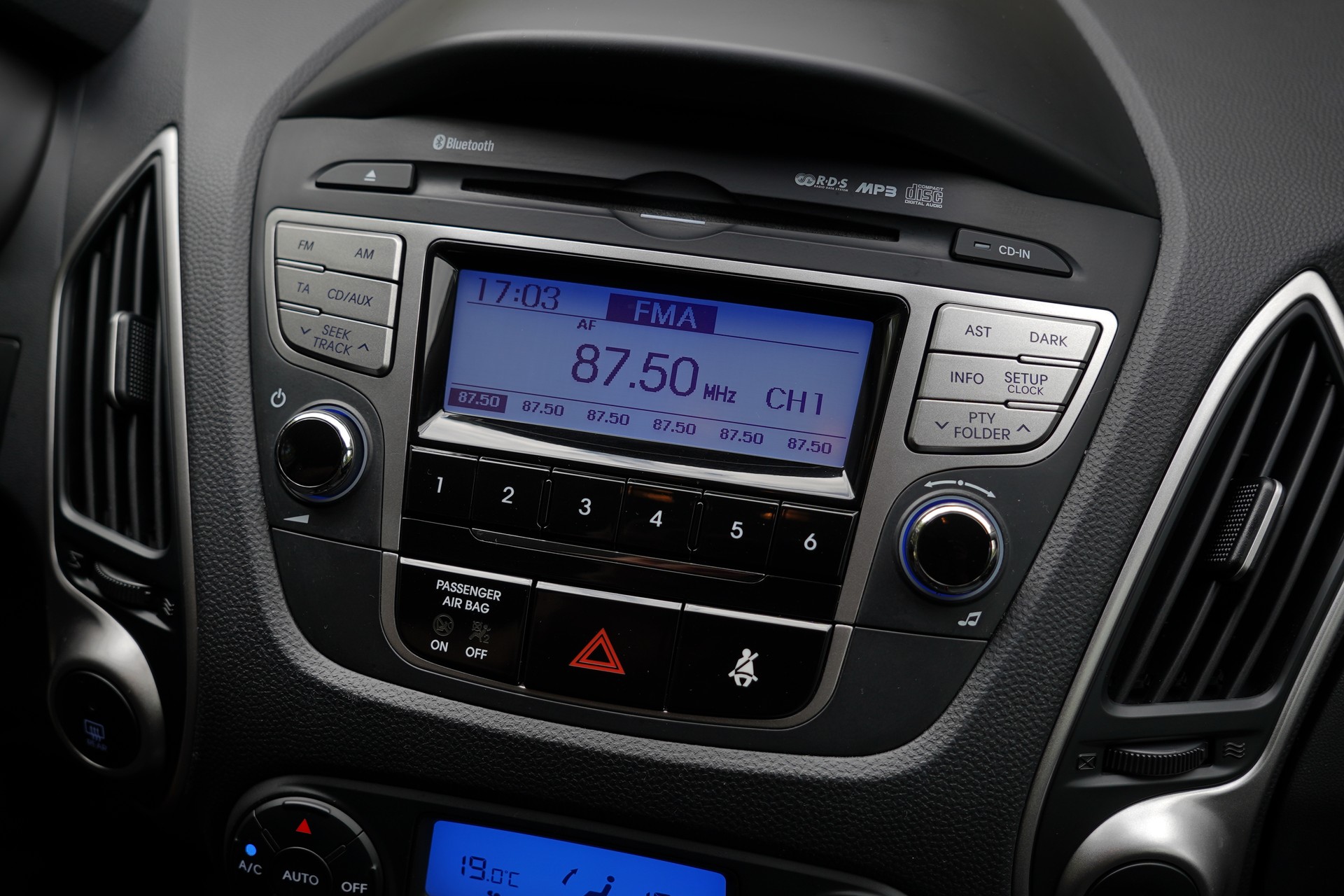 HYUNDAI iX 35 2.0 Style 4WD Automatic-image-26