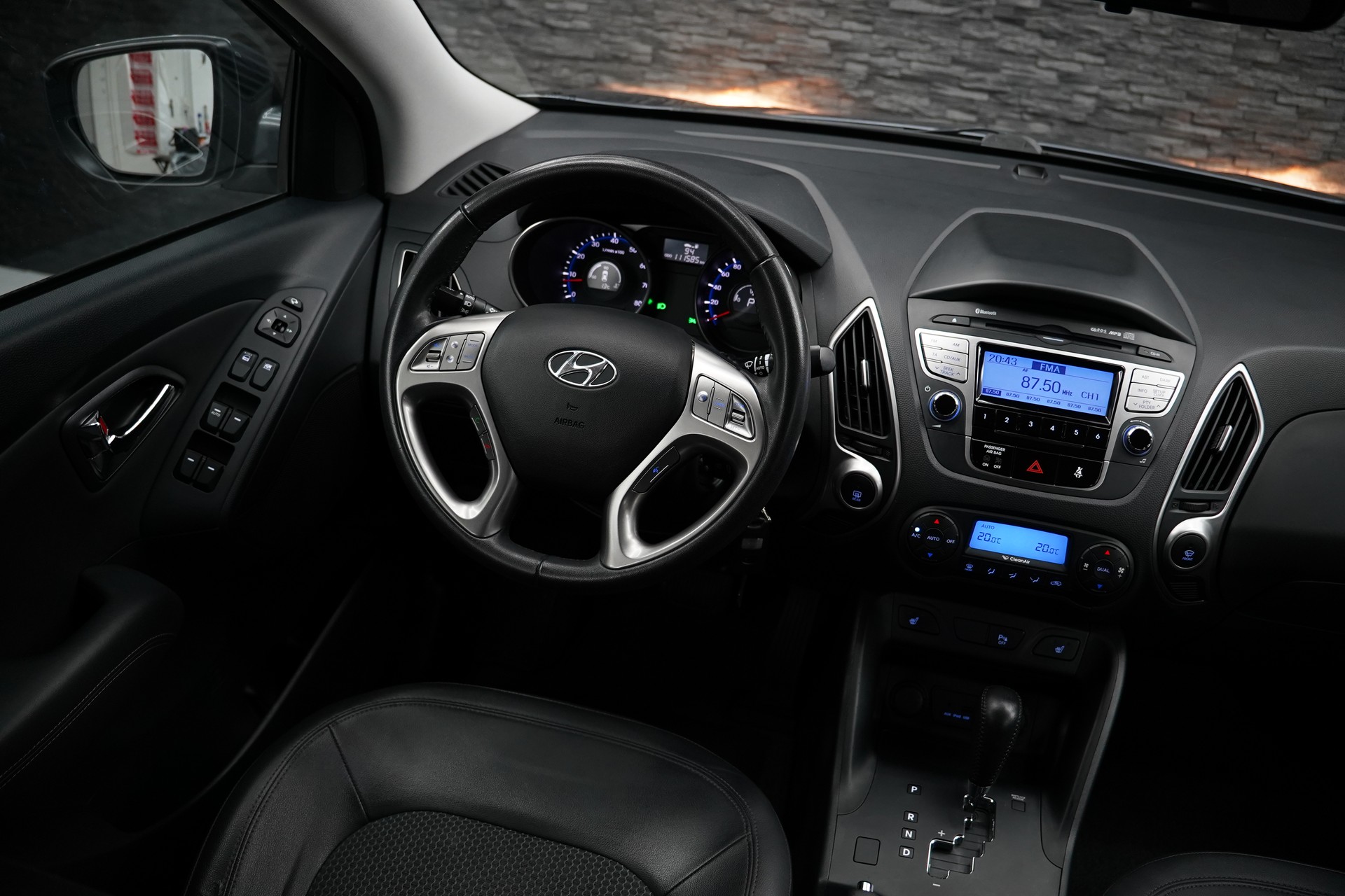 HYUNDAI iX 35 2.0 Style 4WD Automatic-image-21
