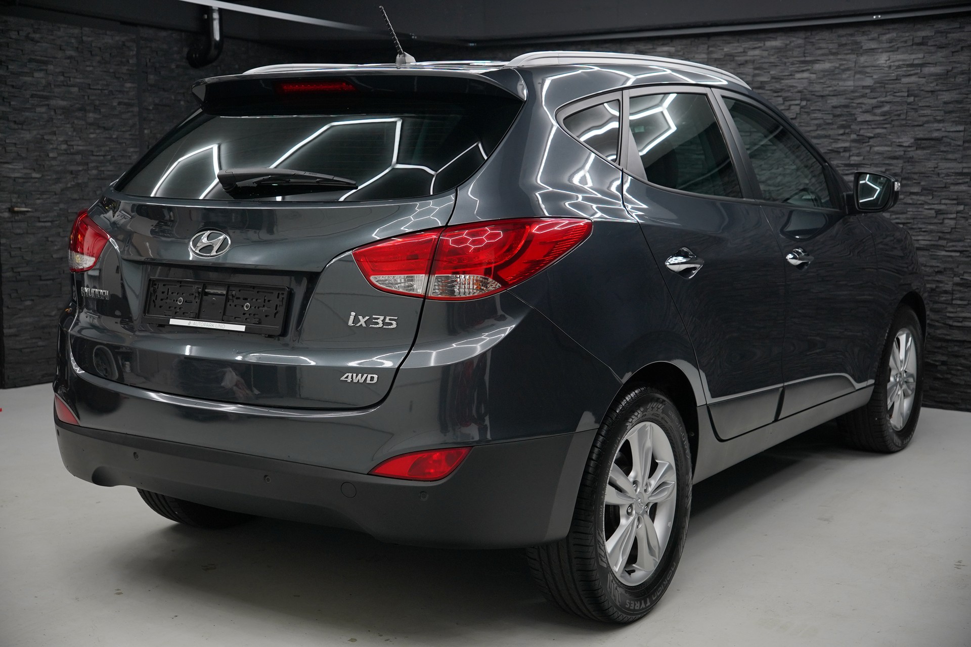 HYUNDAI iX 35 2.0 Style 4WD Automatic-image-5