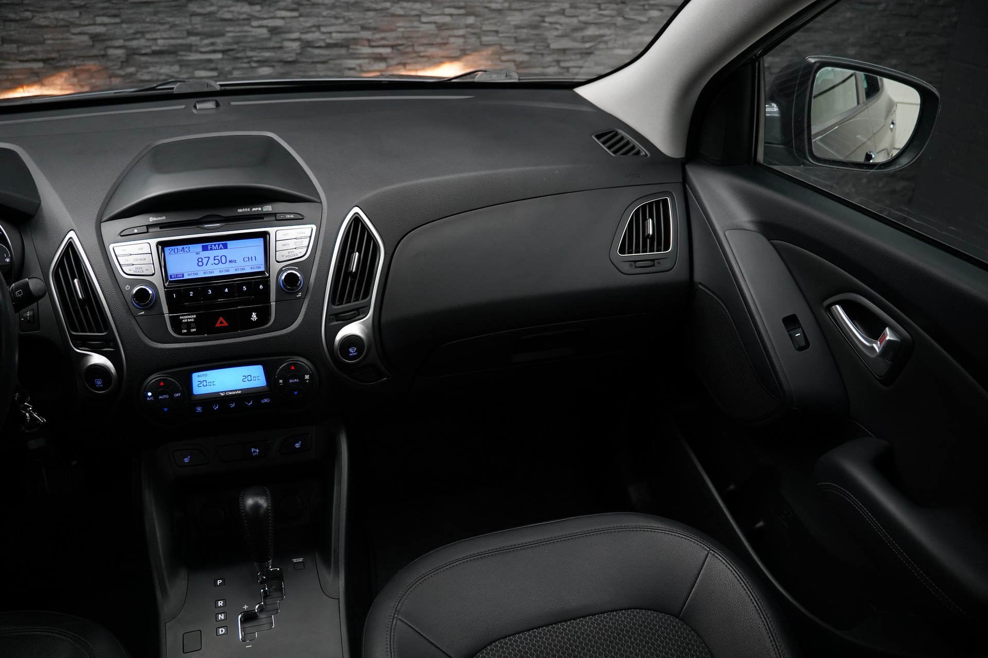 HYUNDAI iX 35 2.0 Style 4WD Automatic-image-22