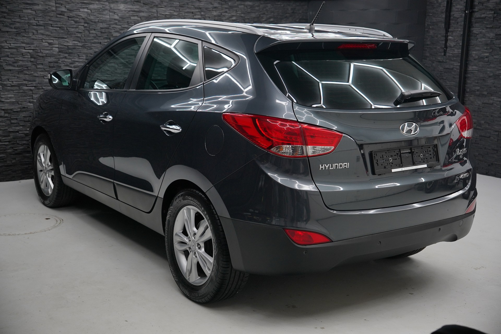 HYUNDAI iX 35 2.0 Style 4WD Automatic-image-3