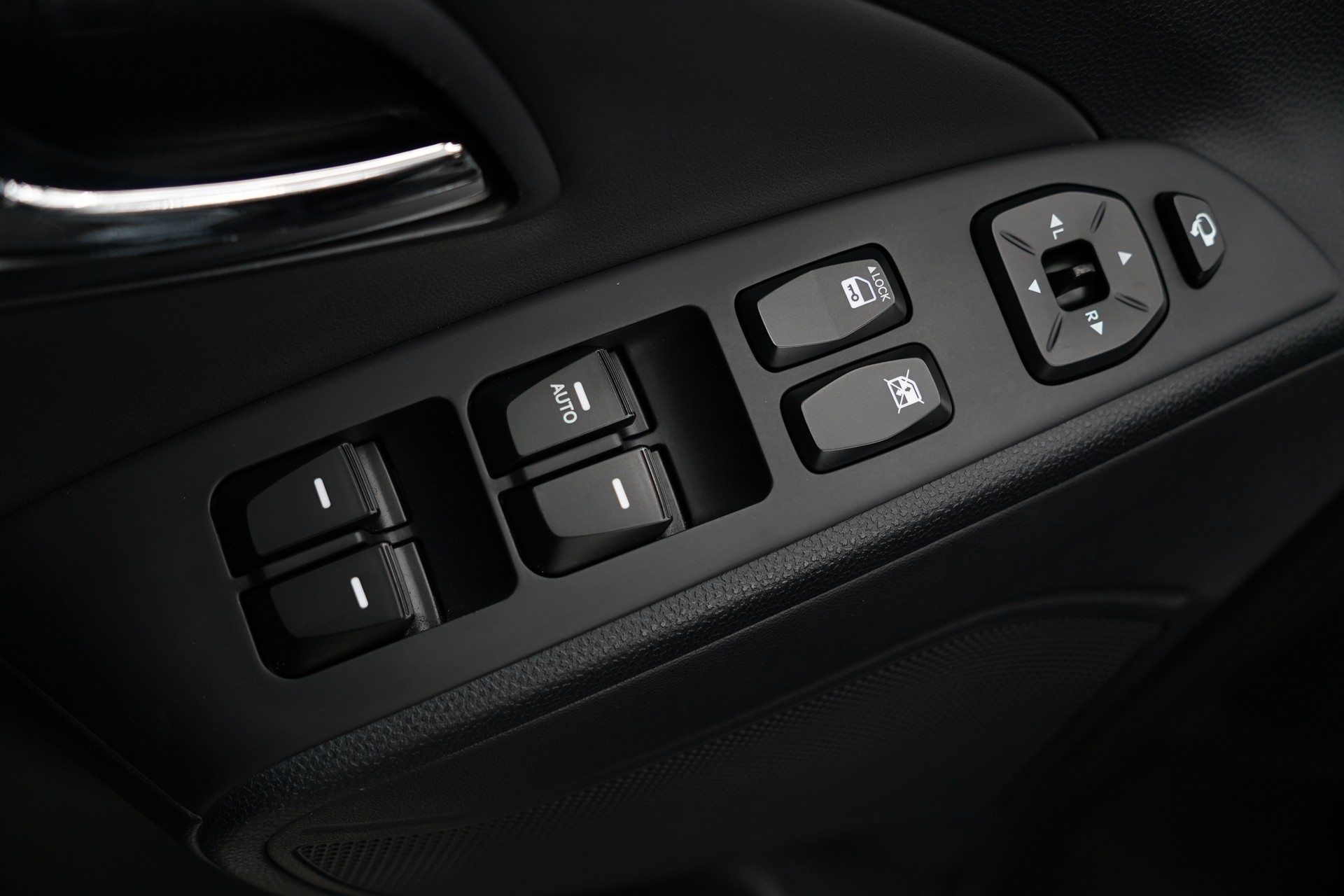 HYUNDAI iX 35 2.0 Style 4WD Automatic-image-28
