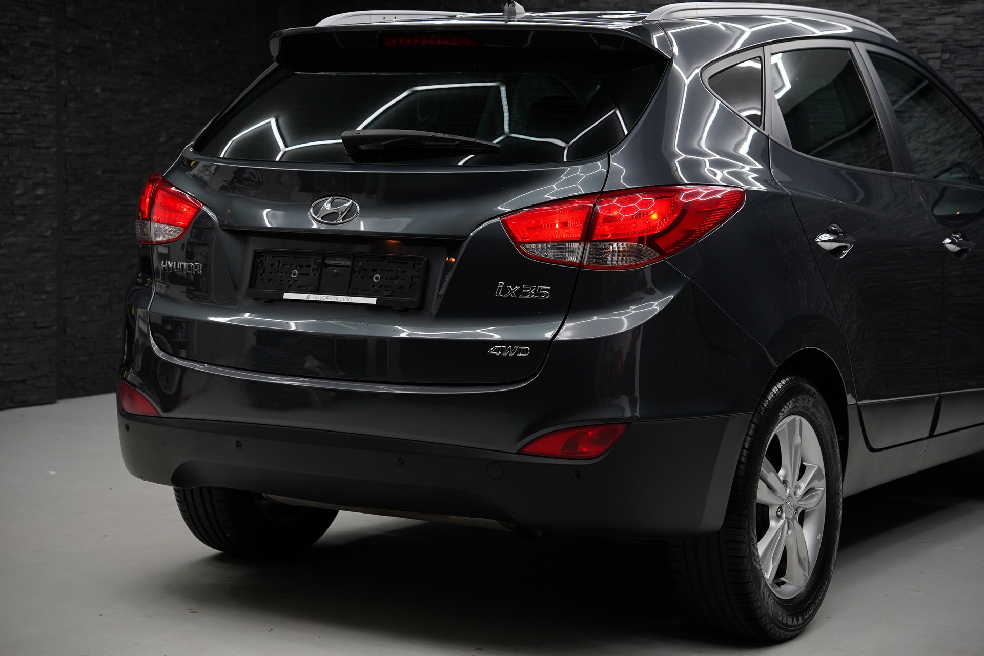 HYUNDAI iX 35 2.0 Style 4WD Automatic-image-9