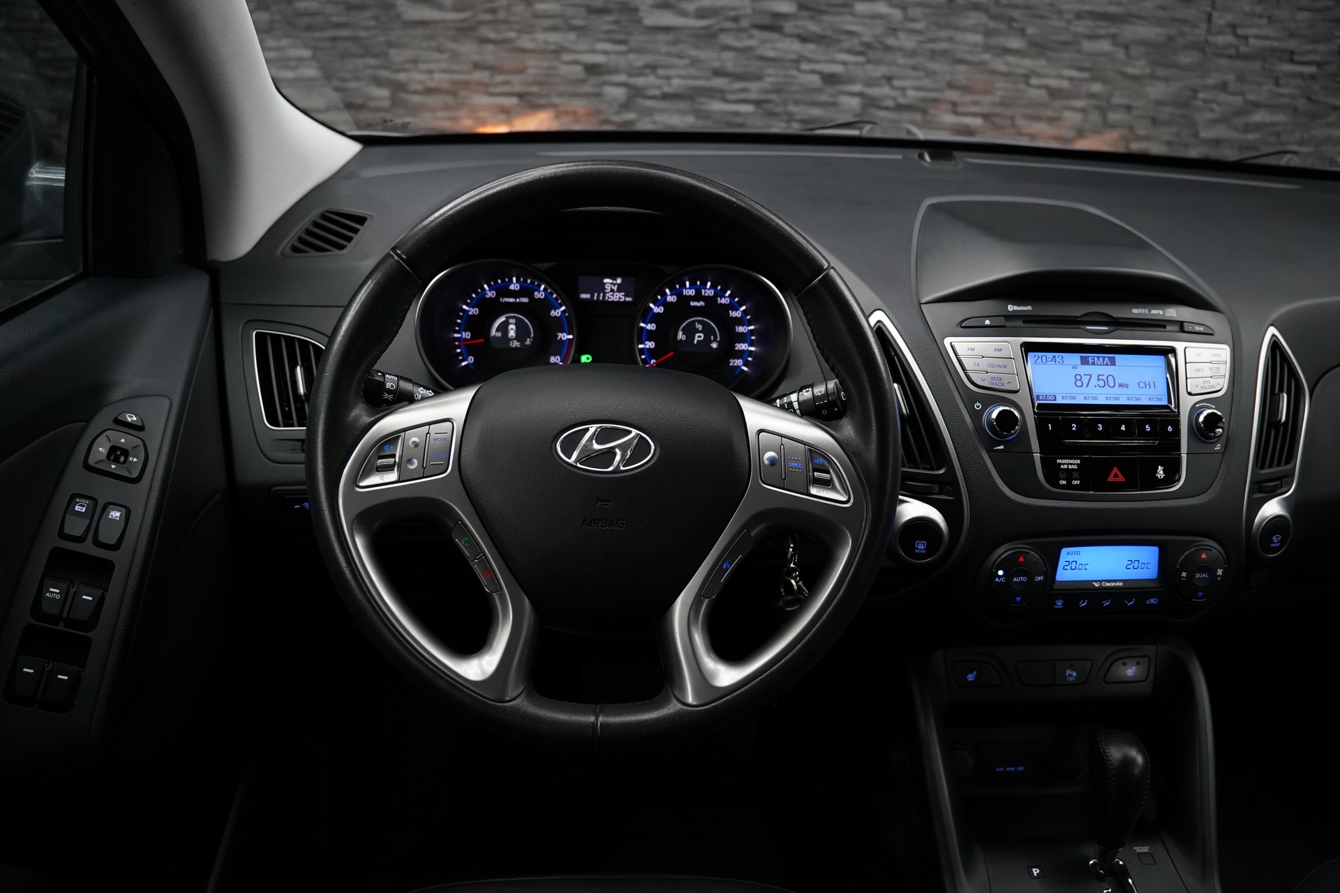 HYUNDAI iX 35 2.0 Style 4WD Automatic-image-23