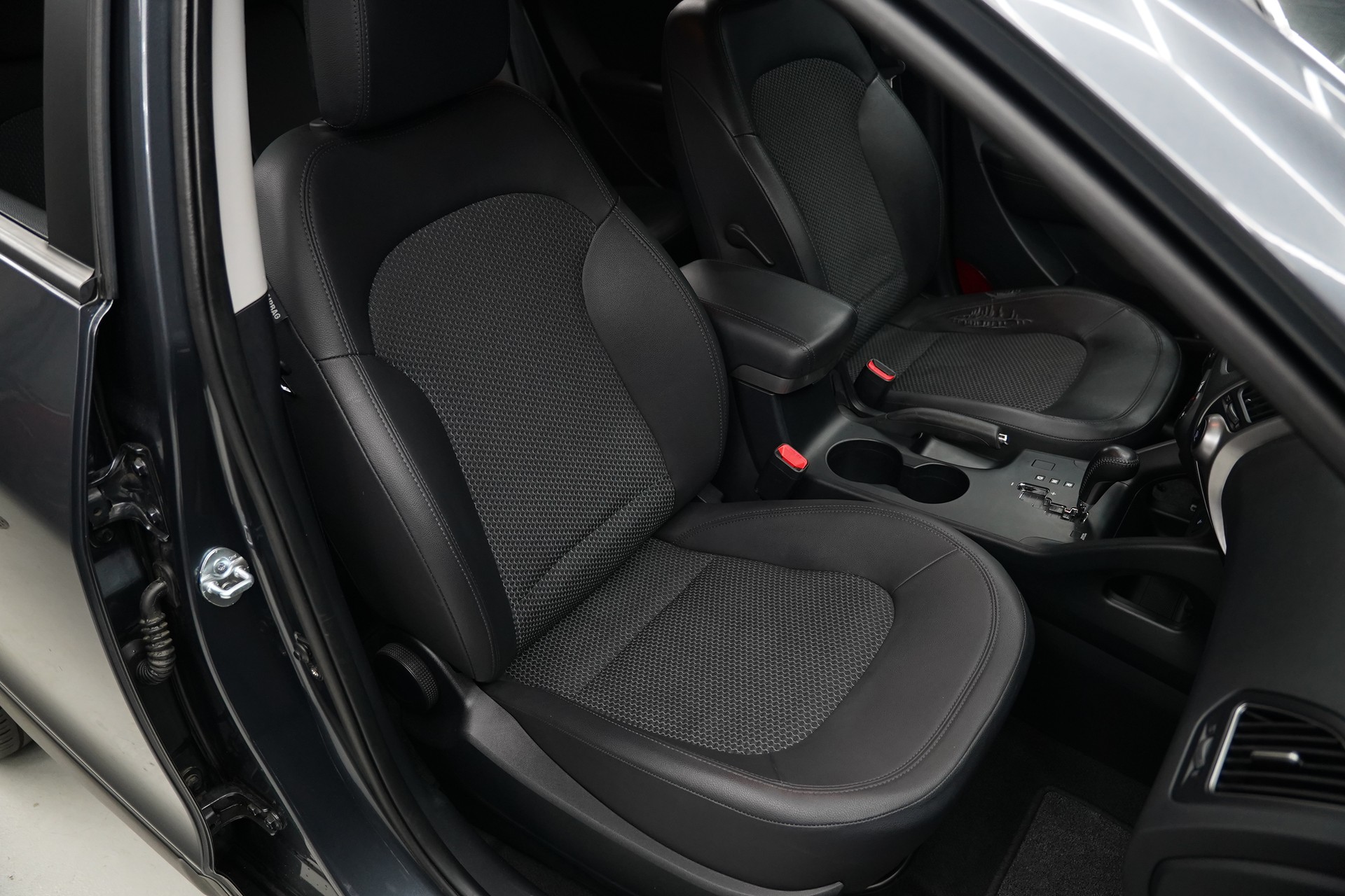 HYUNDAI iX 35 2.0 Style 4WD Automatic-image-18
