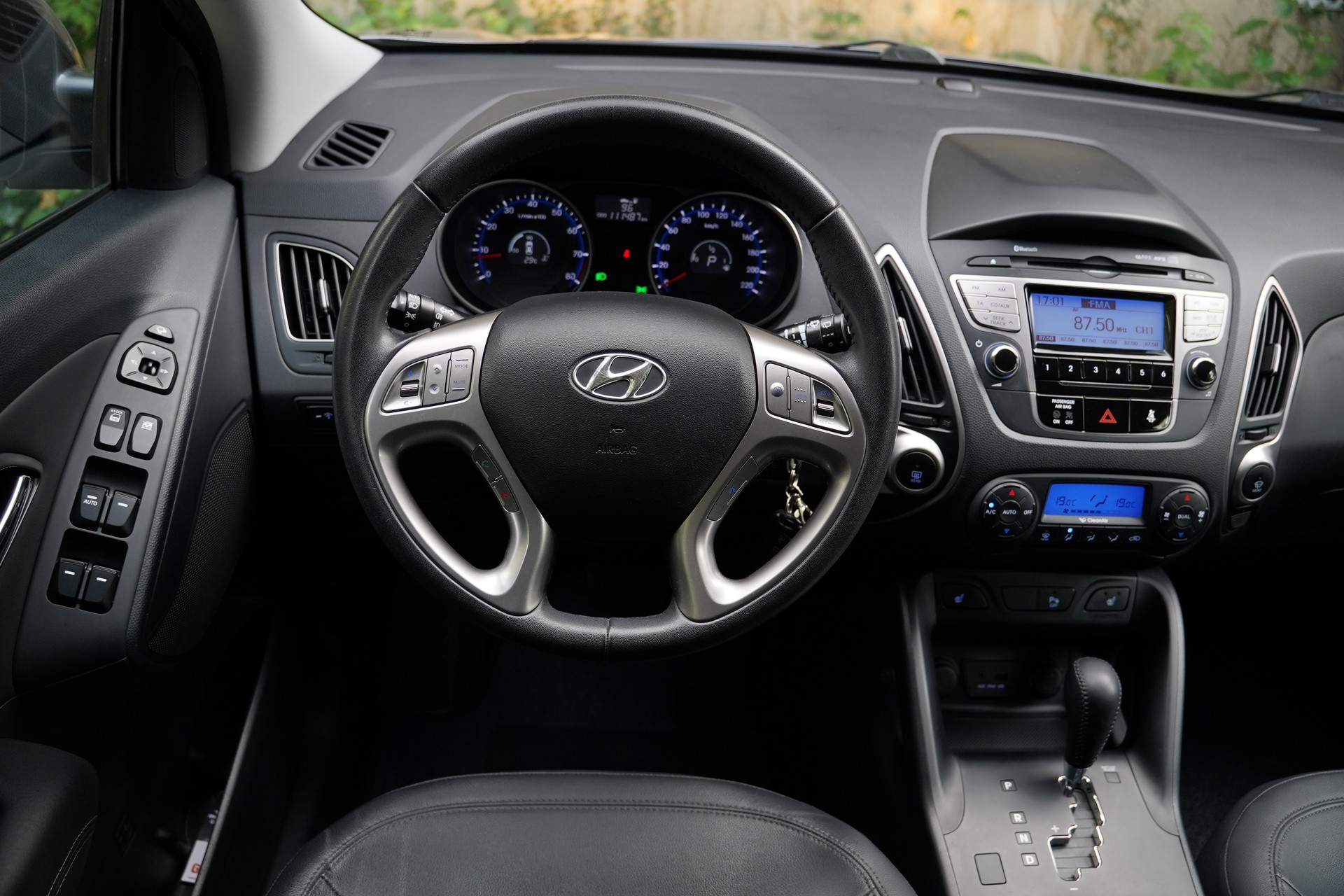 HYUNDAI iX 35 2.0 Style 4WD Automatic-image-21