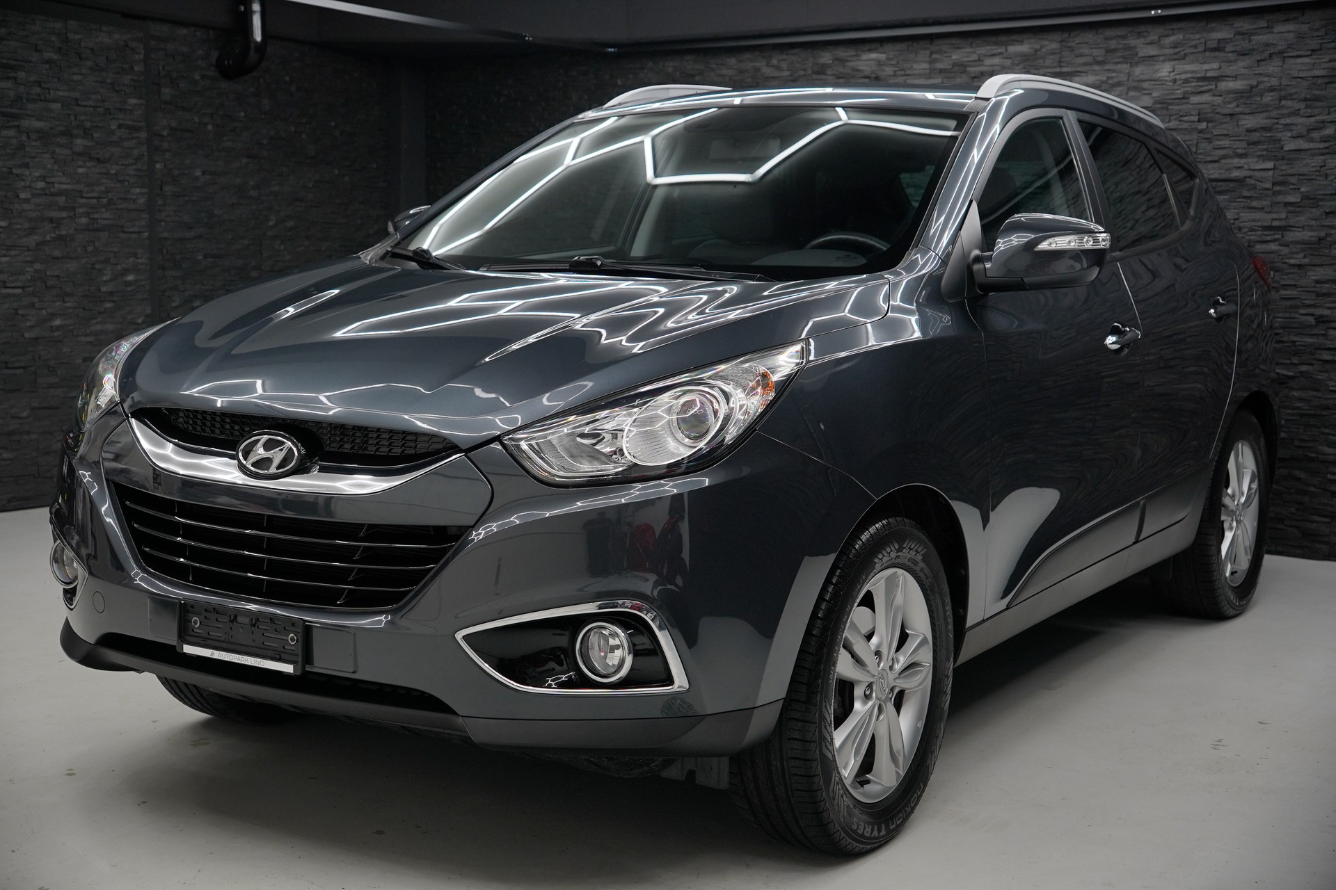HYUNDAI iX 35 2.0 Style 4WD Automatic-image-2