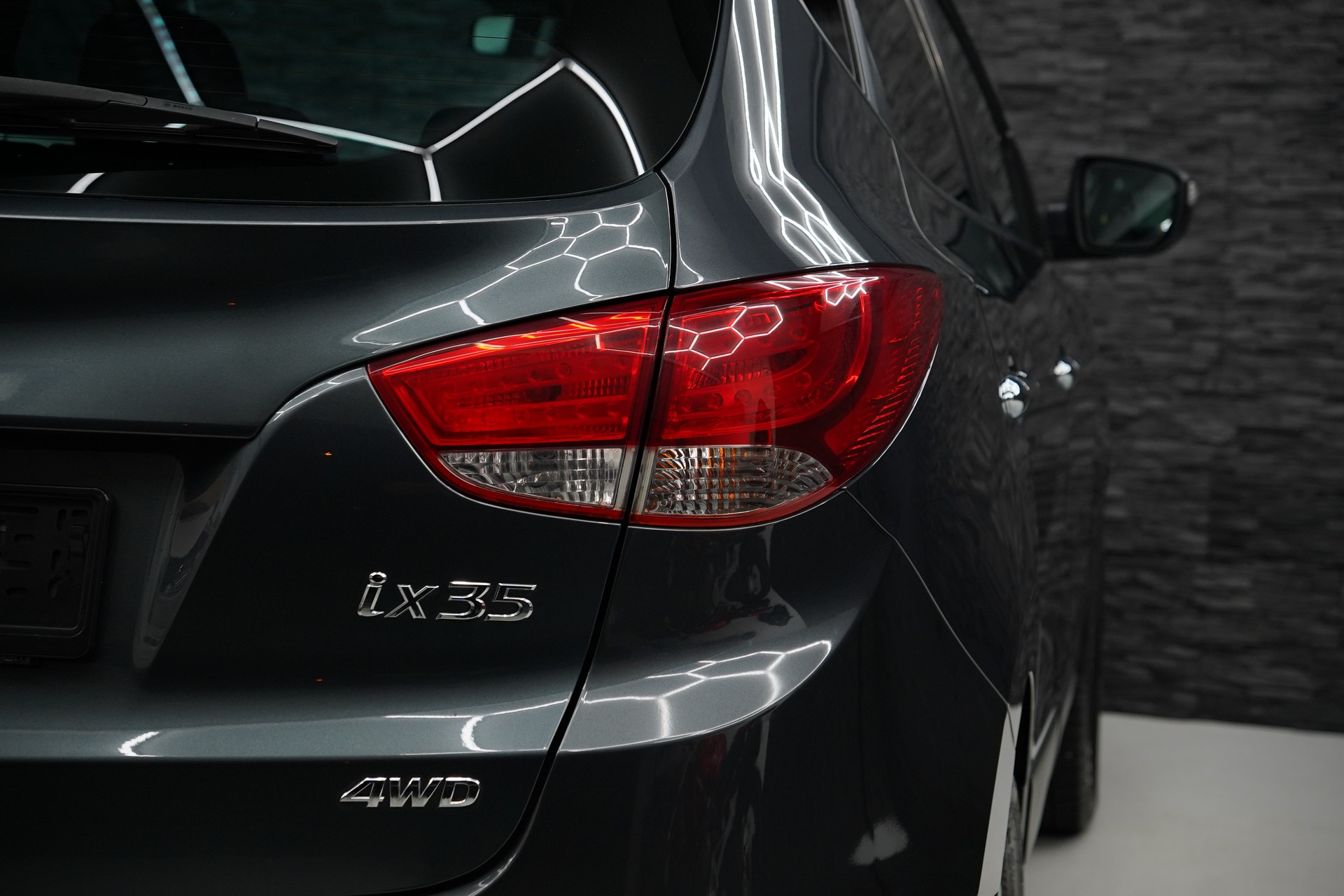 HYUNDAI iX 35 2.0 Style 4WD Automatic-image-14