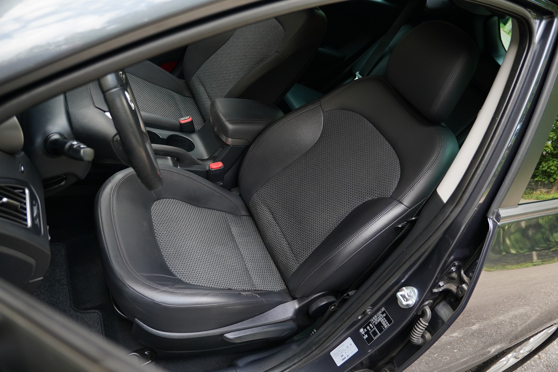 HYUNDAI iX 35 2.0 Style 4WD Automatic-image-15