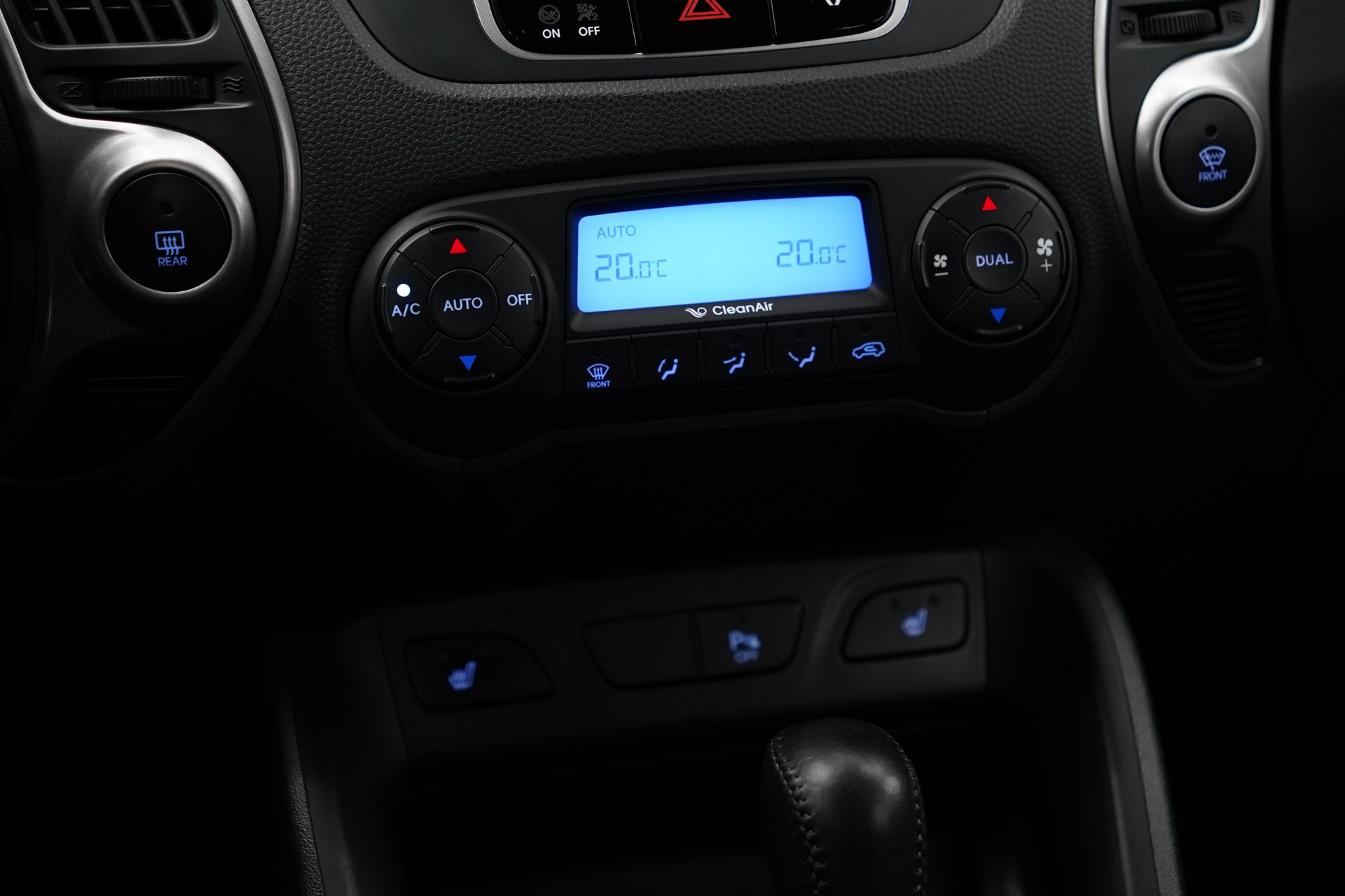 HYUNDAI iX 35 2.0 Style 4WD Automatic-image-26