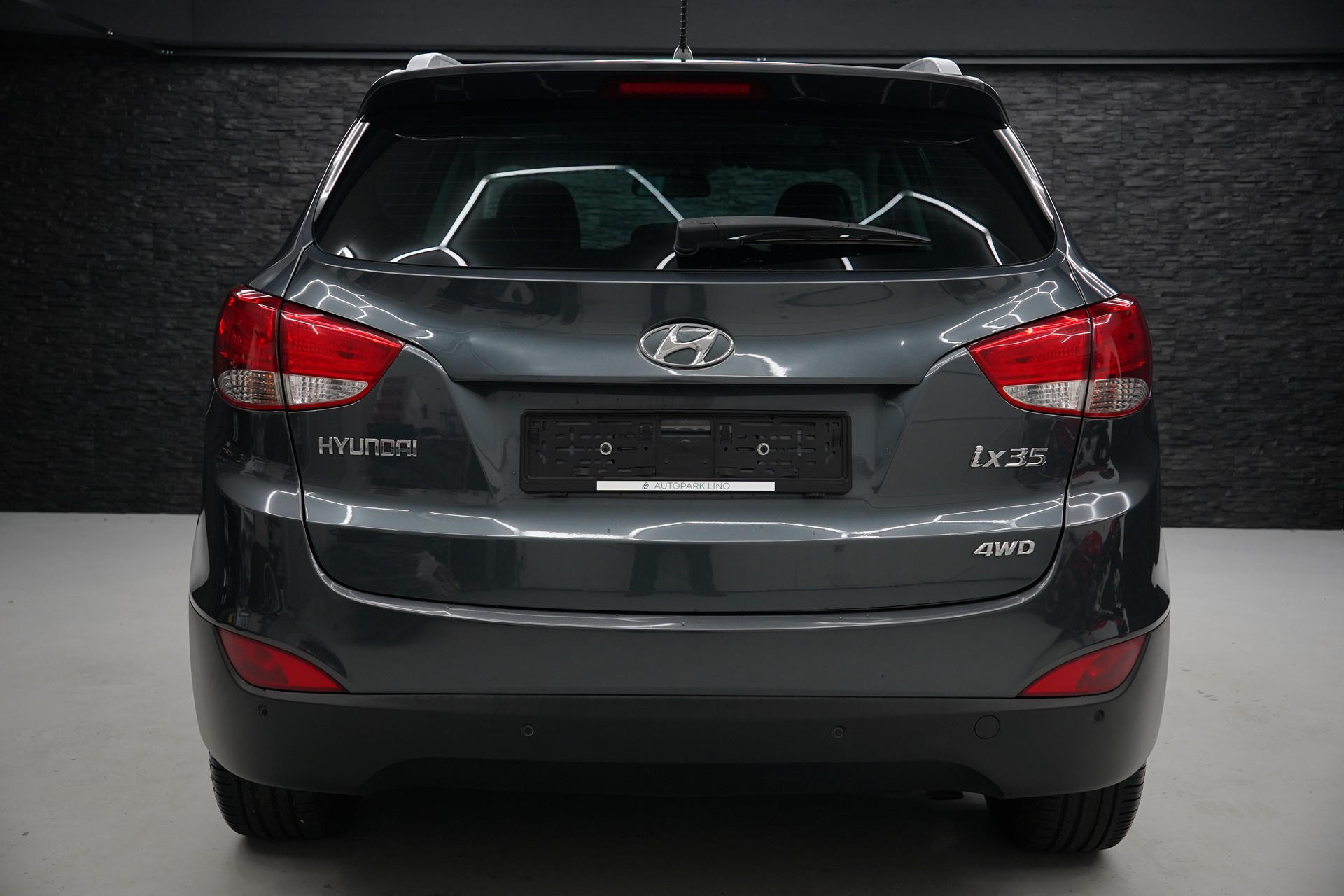 HYUNDAI iX 35 2.0 Style 4WD Automatic-image-4