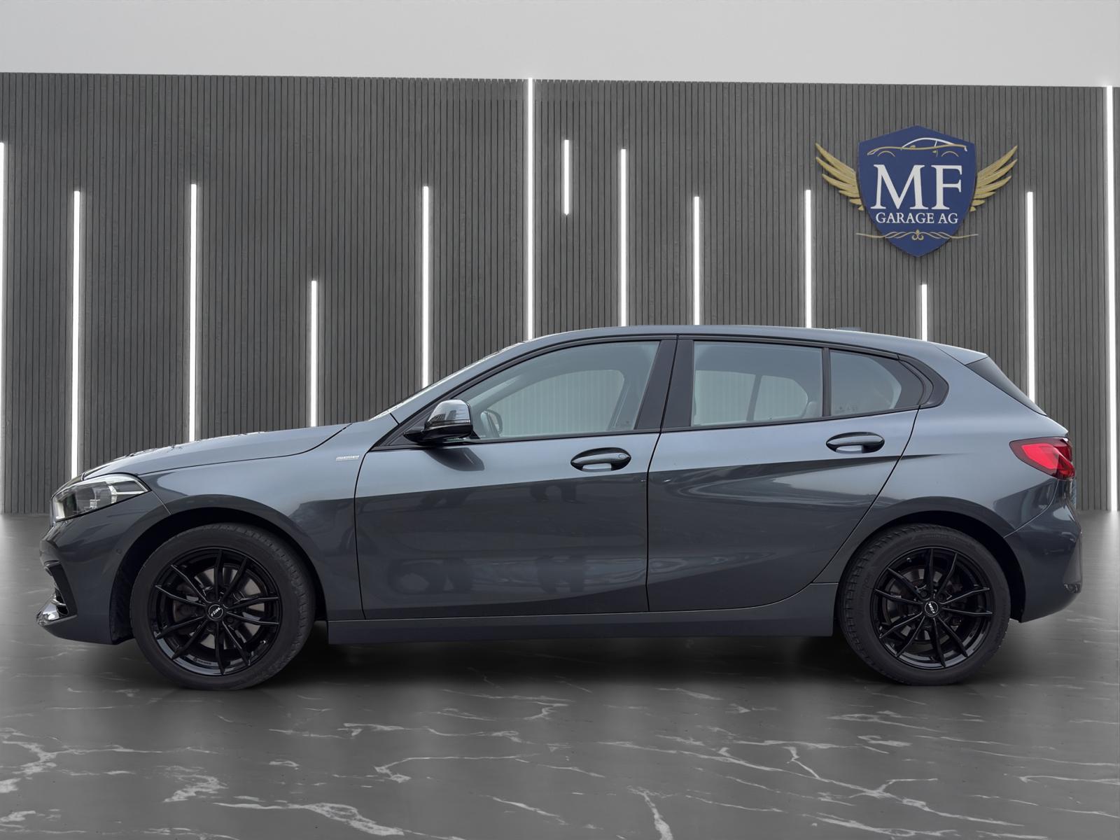 BMW 118i-image-1