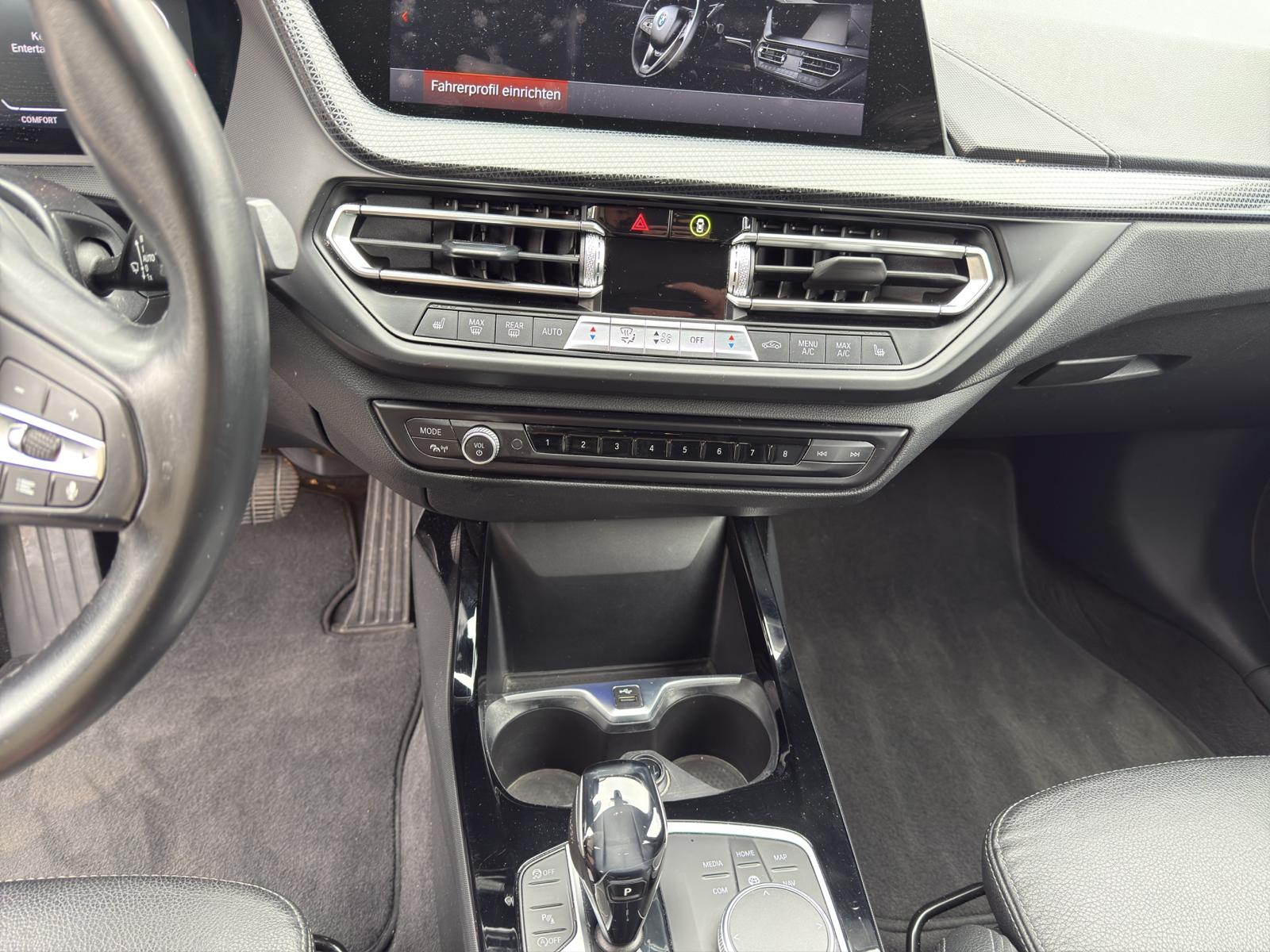 BMW 118i-image-10