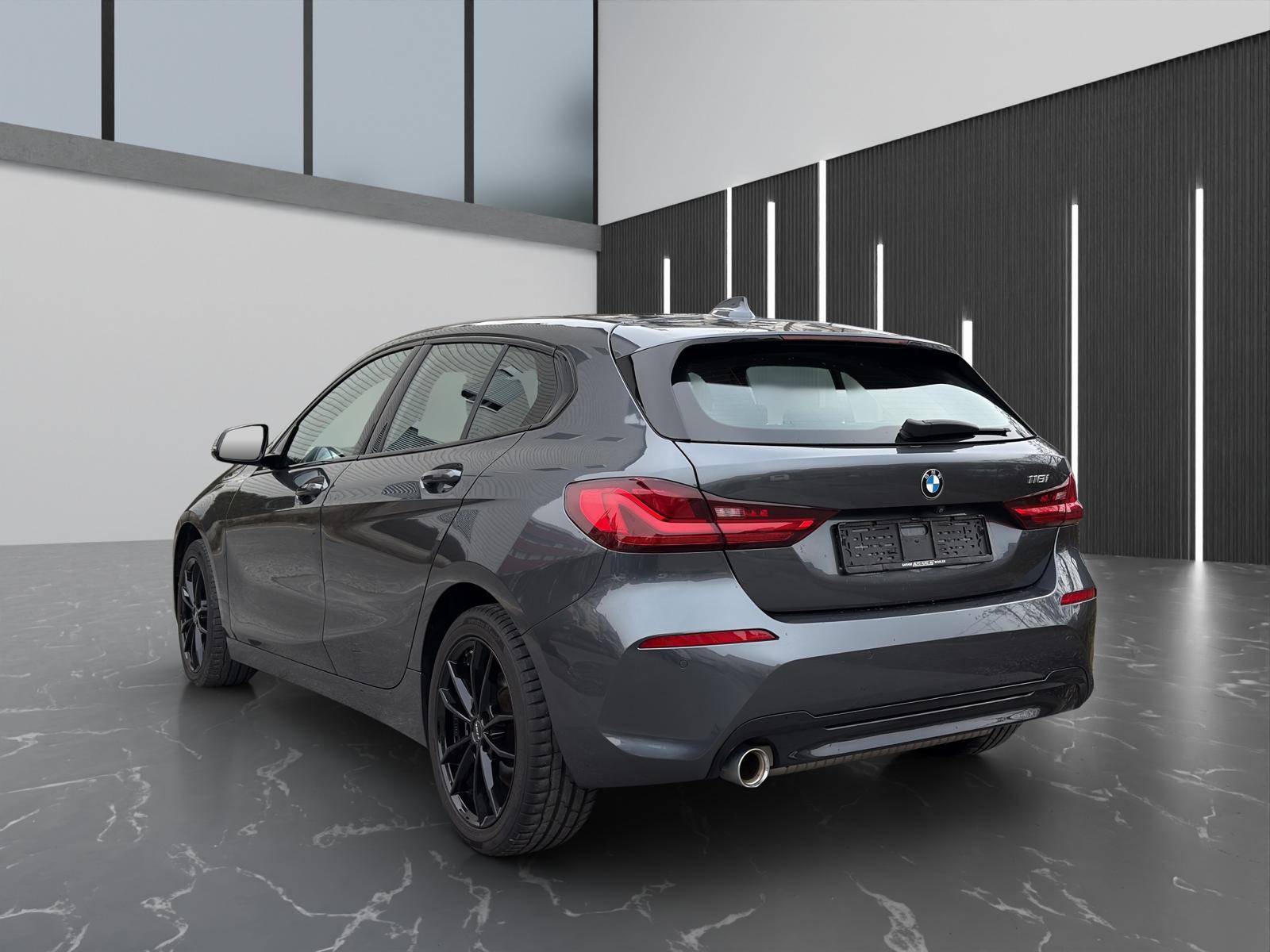 BMW 118i-image-2