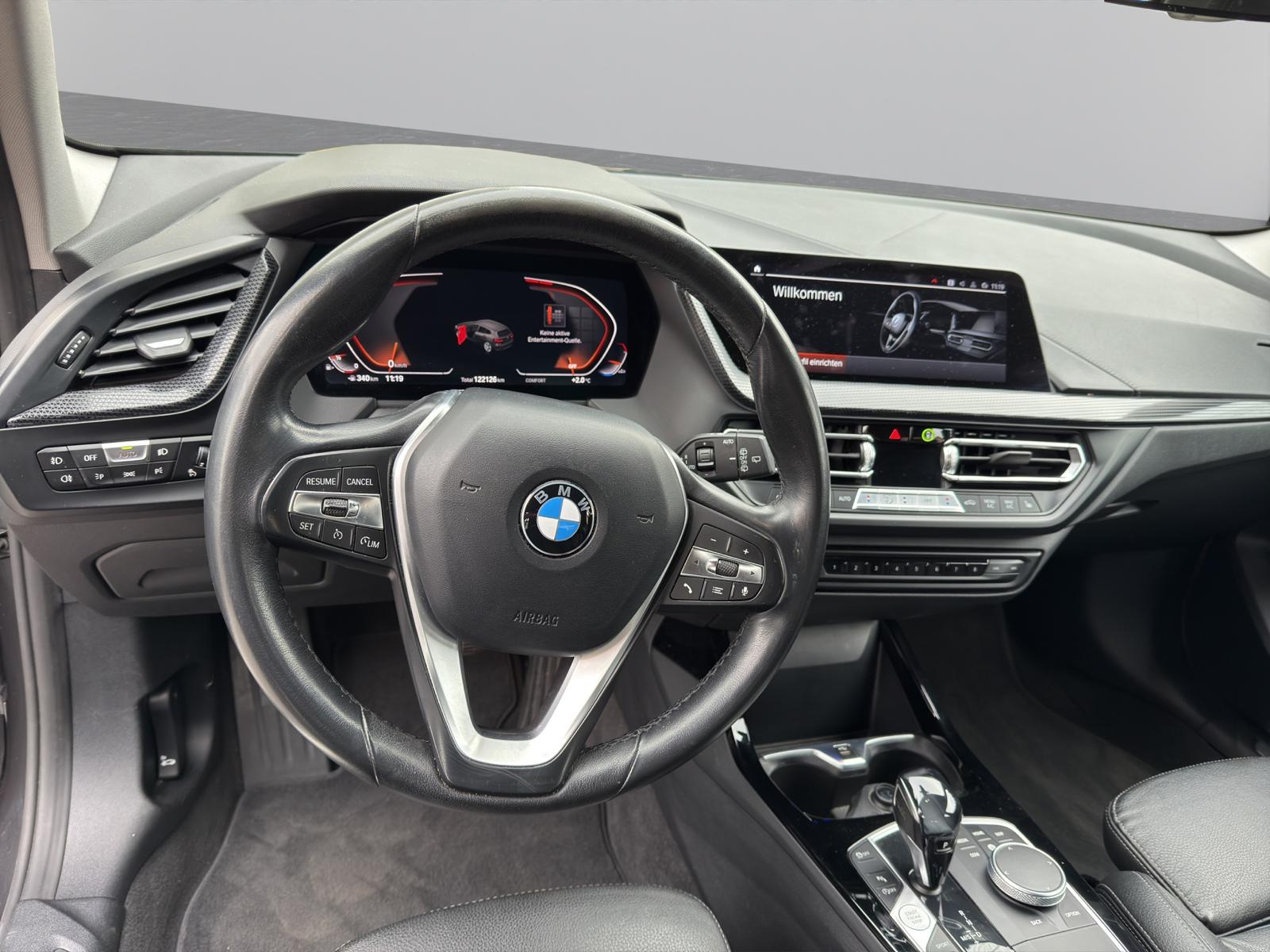 BMW 118i-image-11