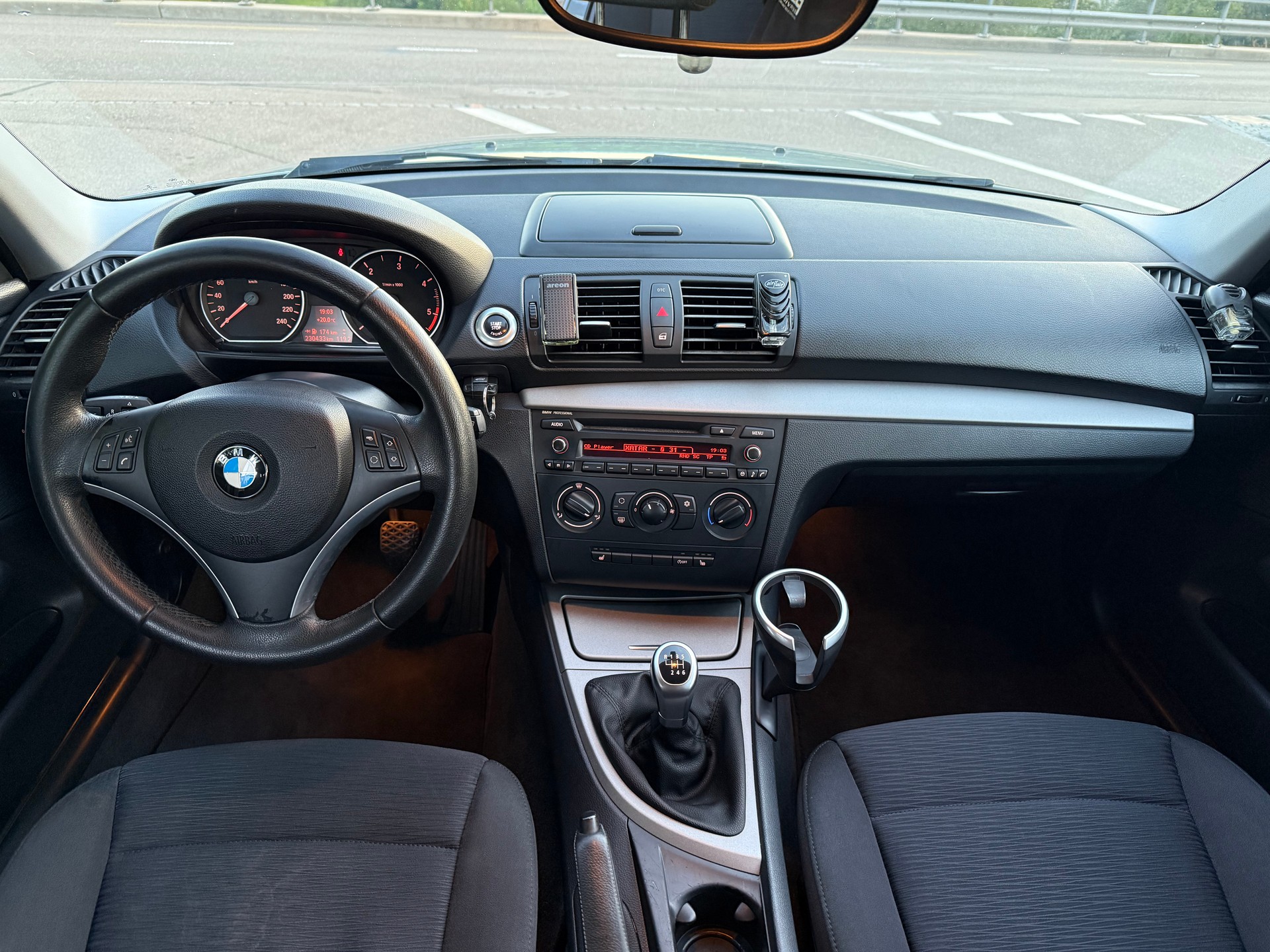 BMW 118d-image-1