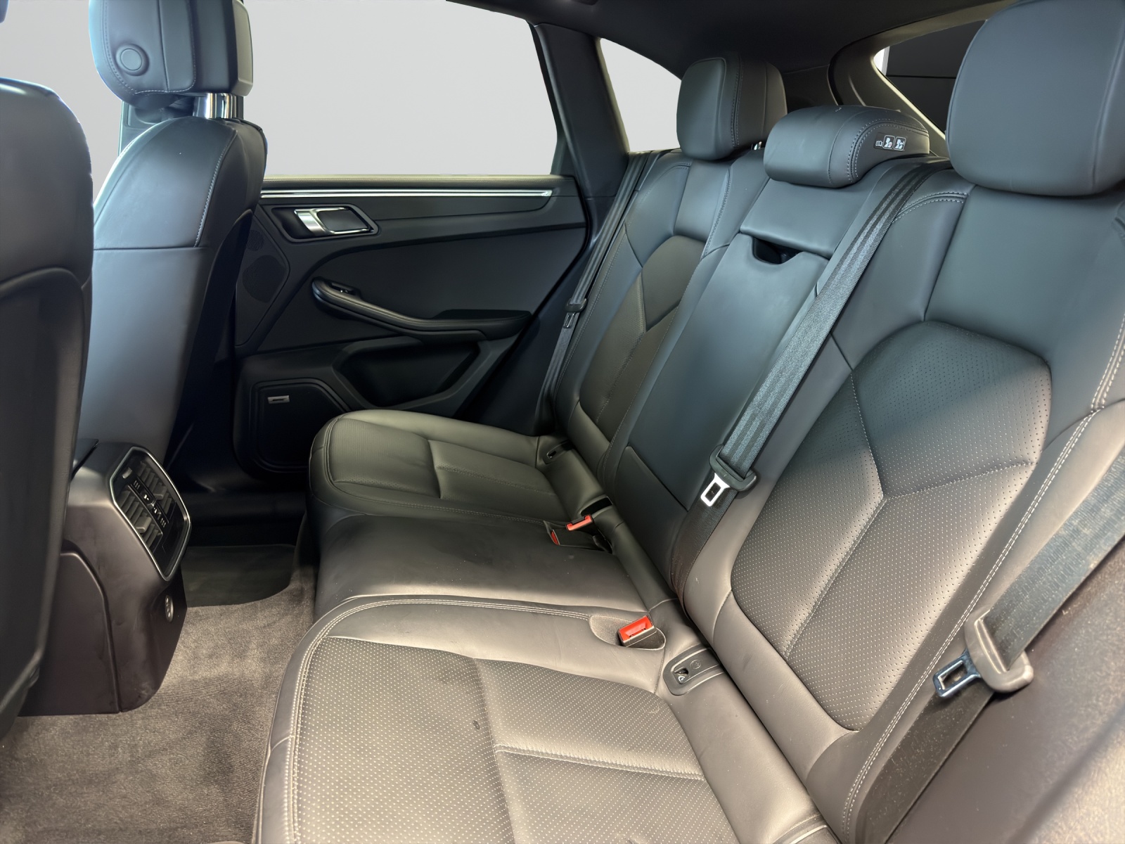 PORSCHE Macan S PDK-image-10