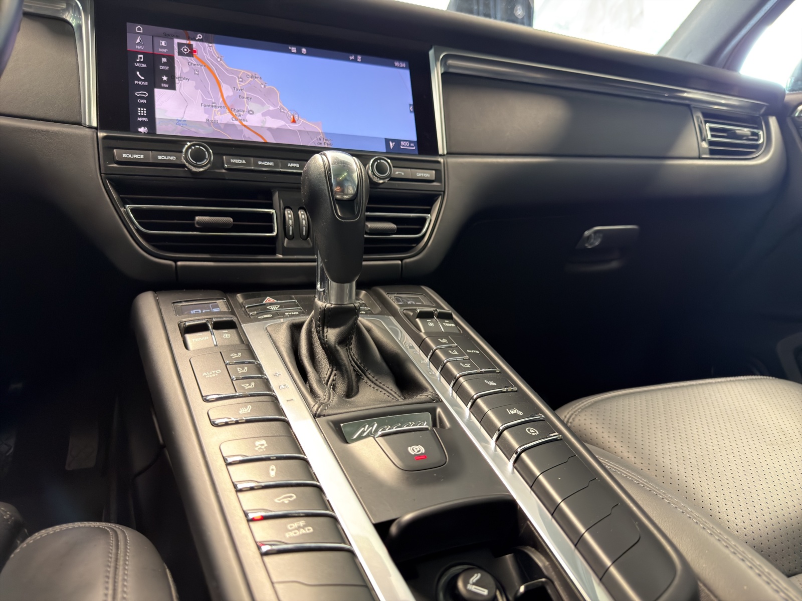 PORSCHE Macan S PDK-image-16