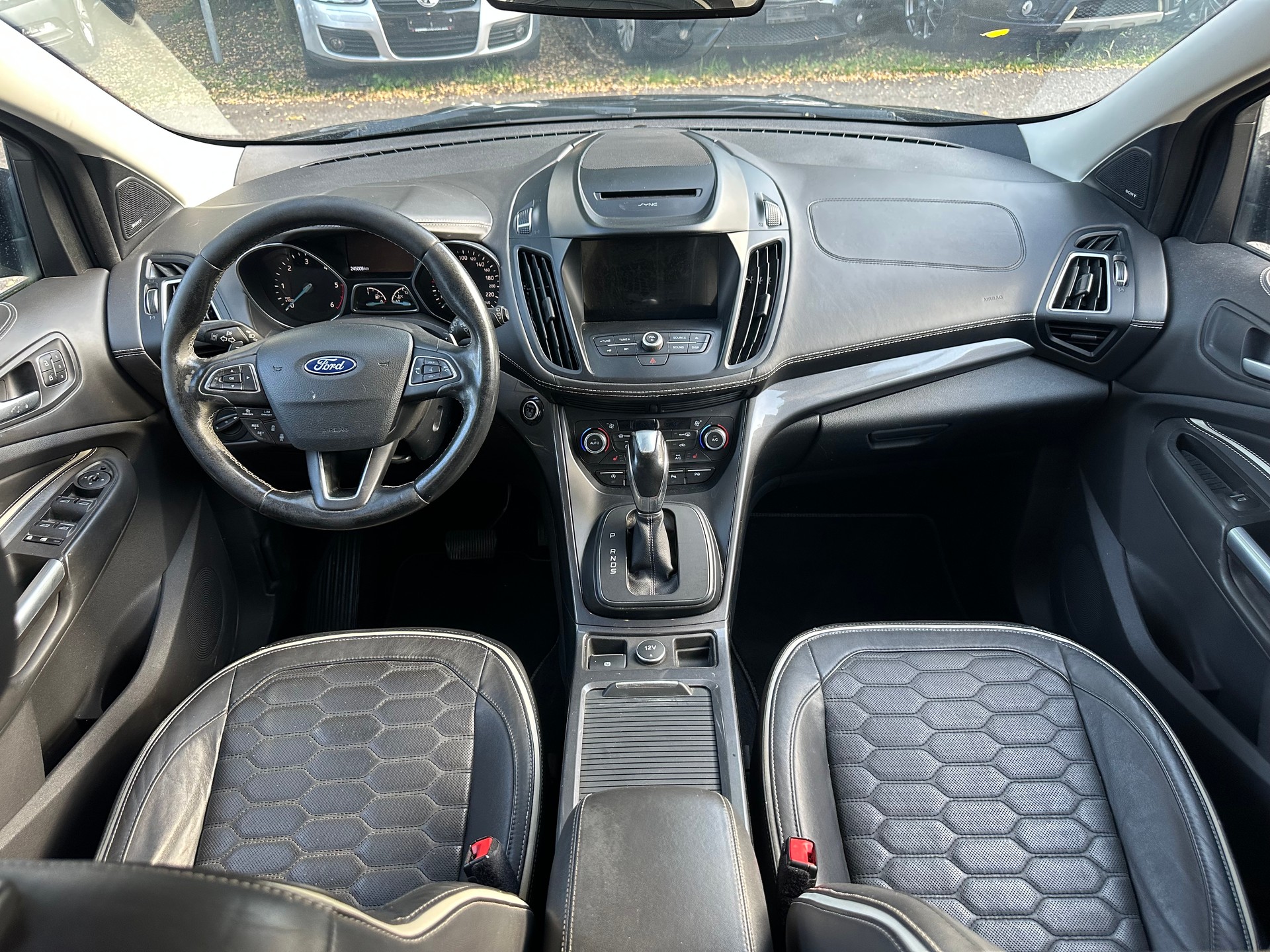 FORD Kuga 2.0 TDCi Vignale 4WD PowerShift-image-12